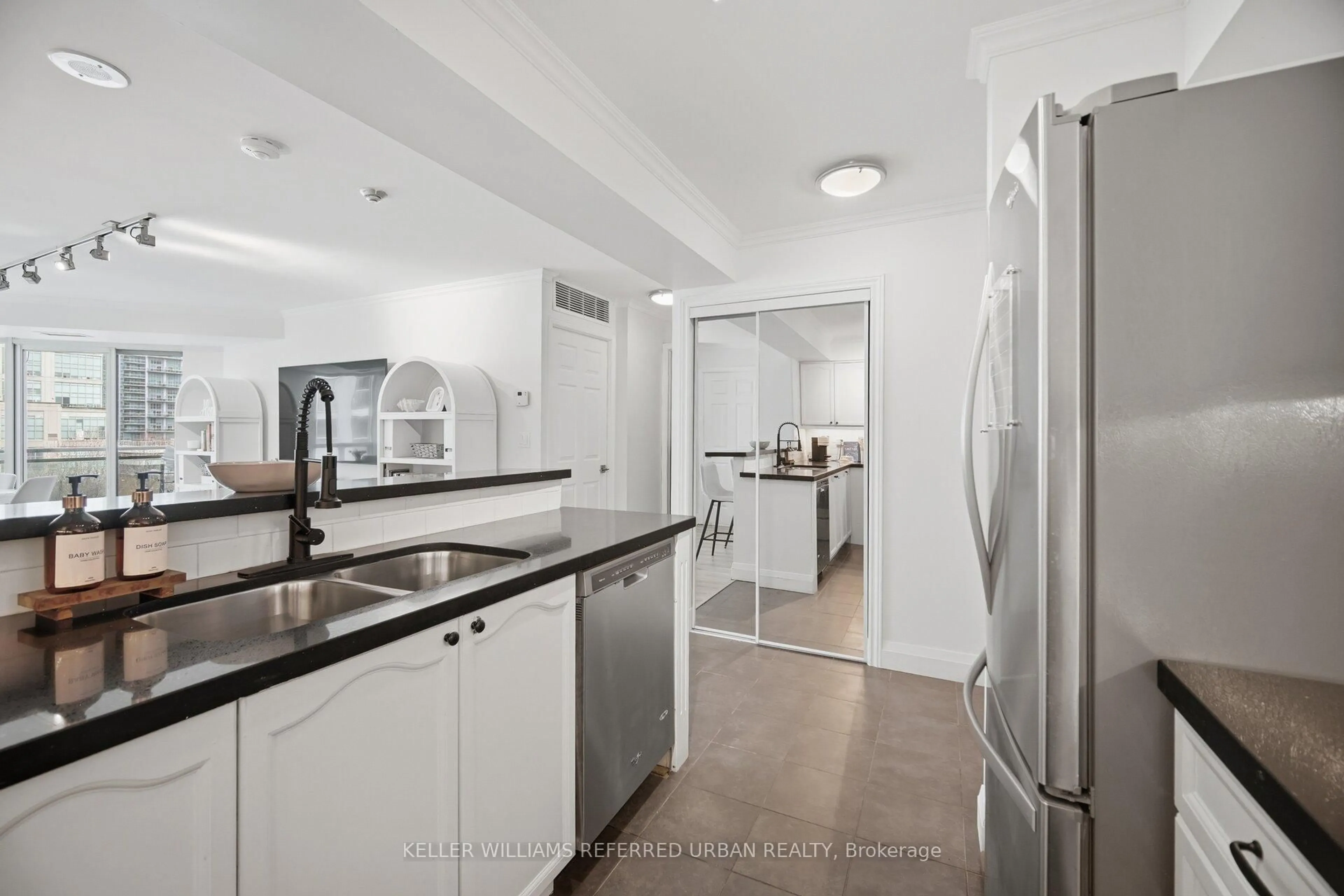 Standard kitchen, ceramic/tile floor for 190 Manitoba St #707, Toronto Ontario M8Y 3Y8