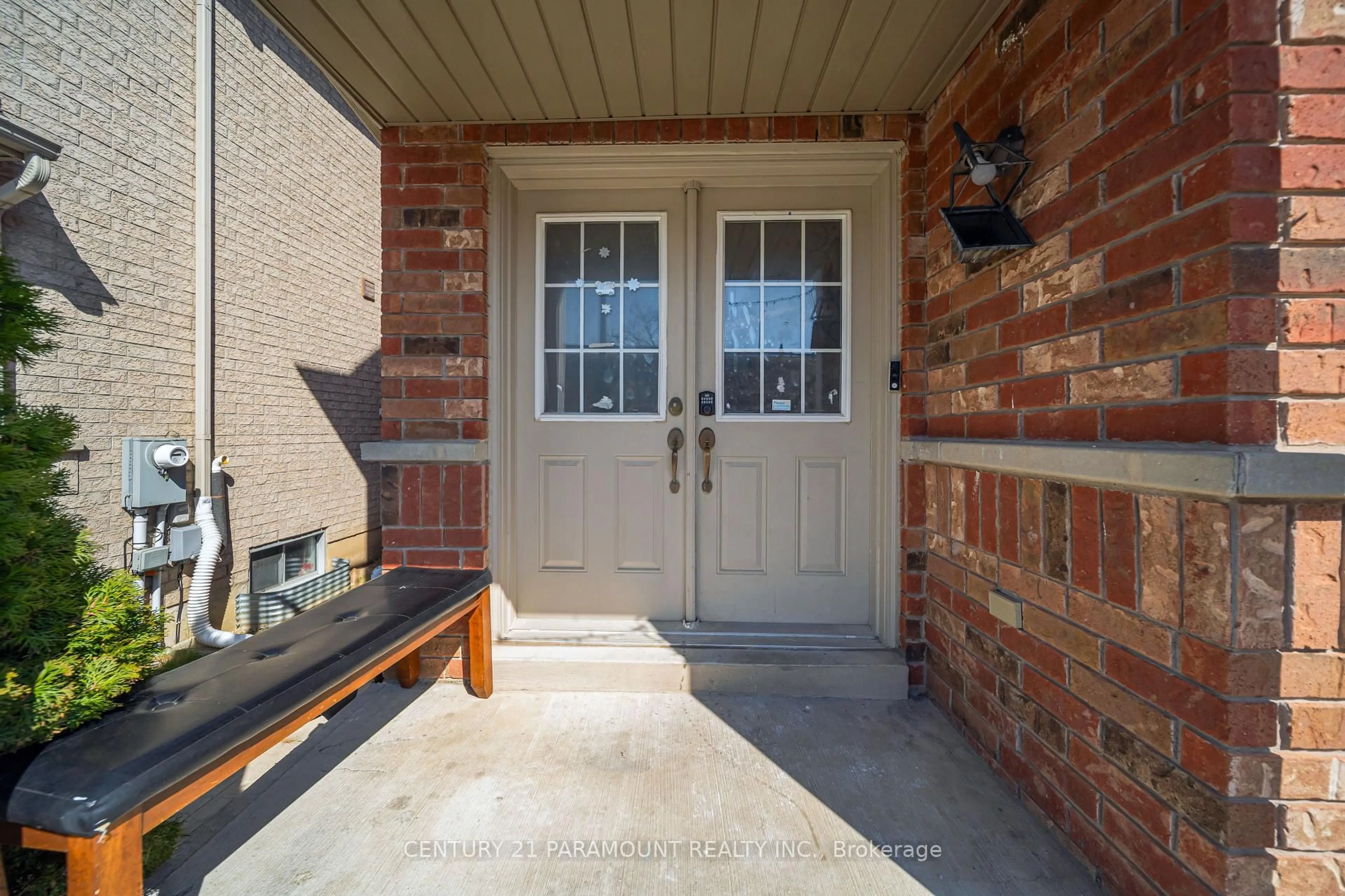 Indoor entryway for 75 Crystal Glen Cres, Brampton Ontario L6X 0K5