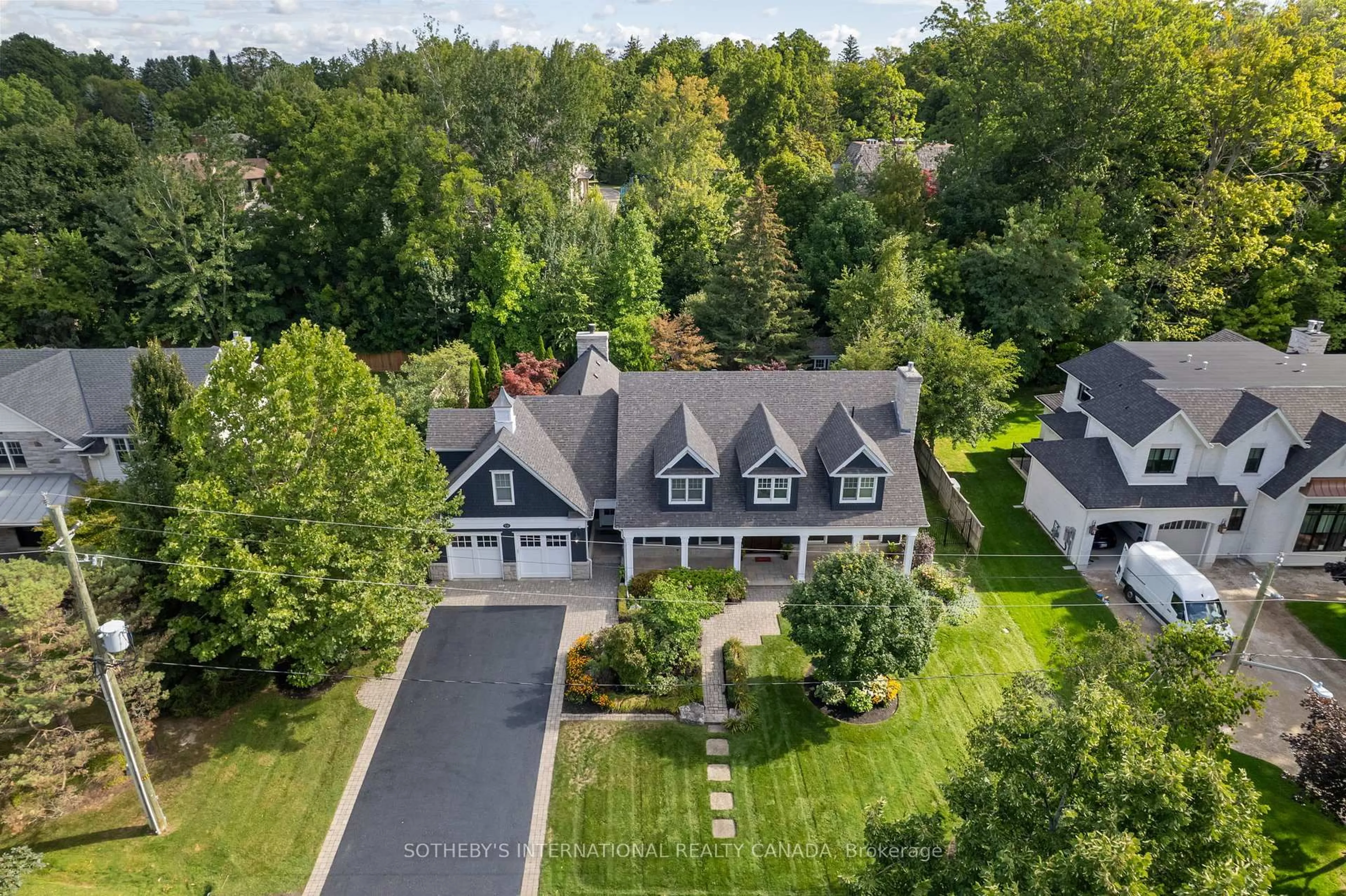 A pic from outside/outdoor area/front of a property/back of a property/a pic from drone, street for 79 Birch Hill Lane, Oakville Ontario L6K 2P1