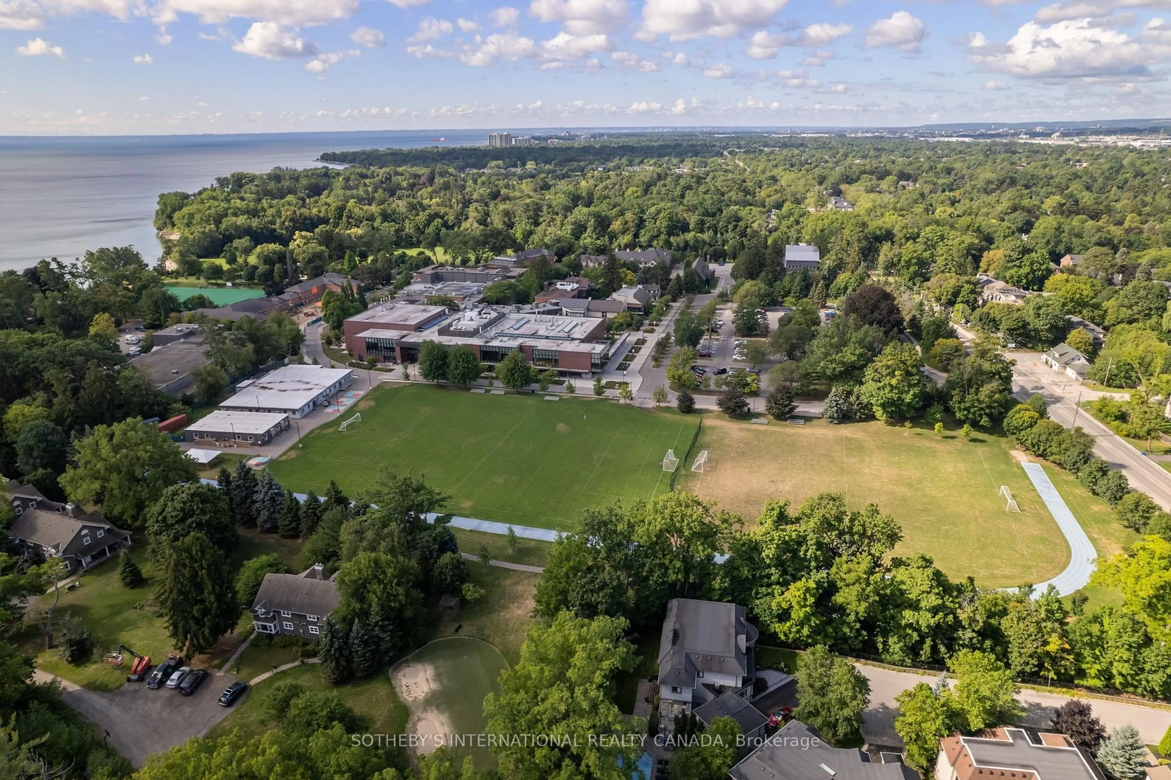 A pic from outside/outdoor area/front of a property/back of a property/a pic from drone, mountain view for 79 Birch Hill Lane, Oakville Ontario L6K 2P1