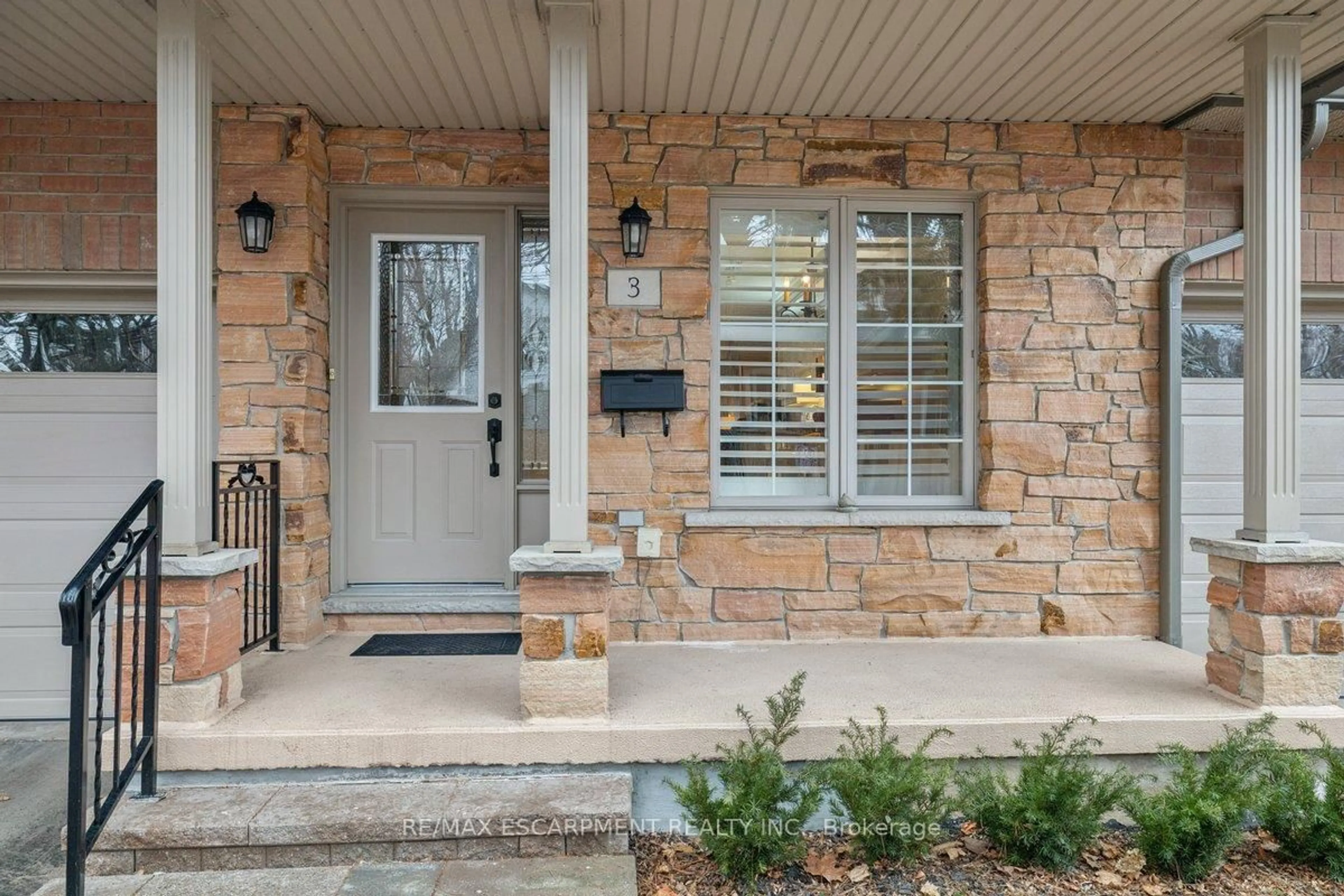 Home with brick exterior material, street for 1019 North Shore Blvd #3, Burlington Ontario L7T 1X8