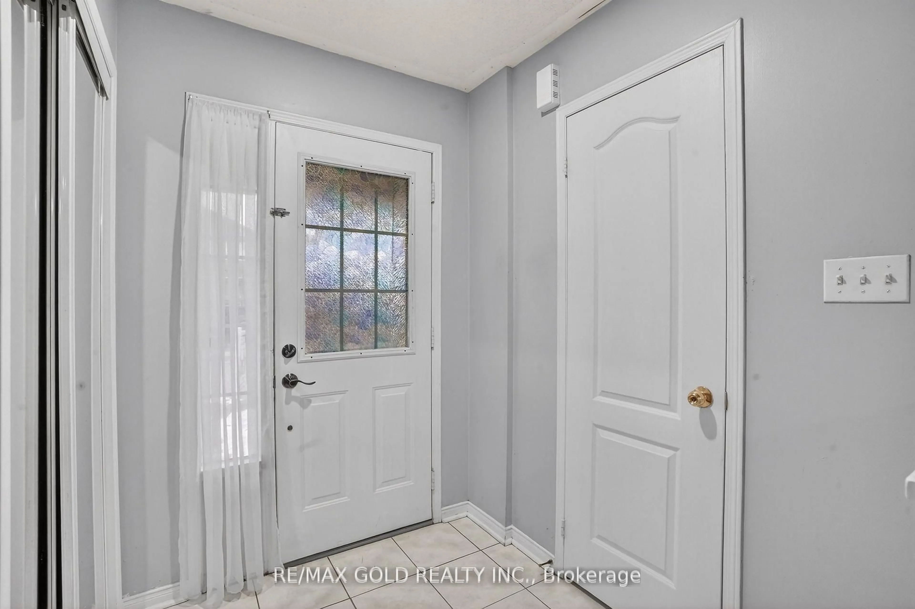 Indoor entryway for 25 Spencer Dr, Brampton Ontario L7A 2A2