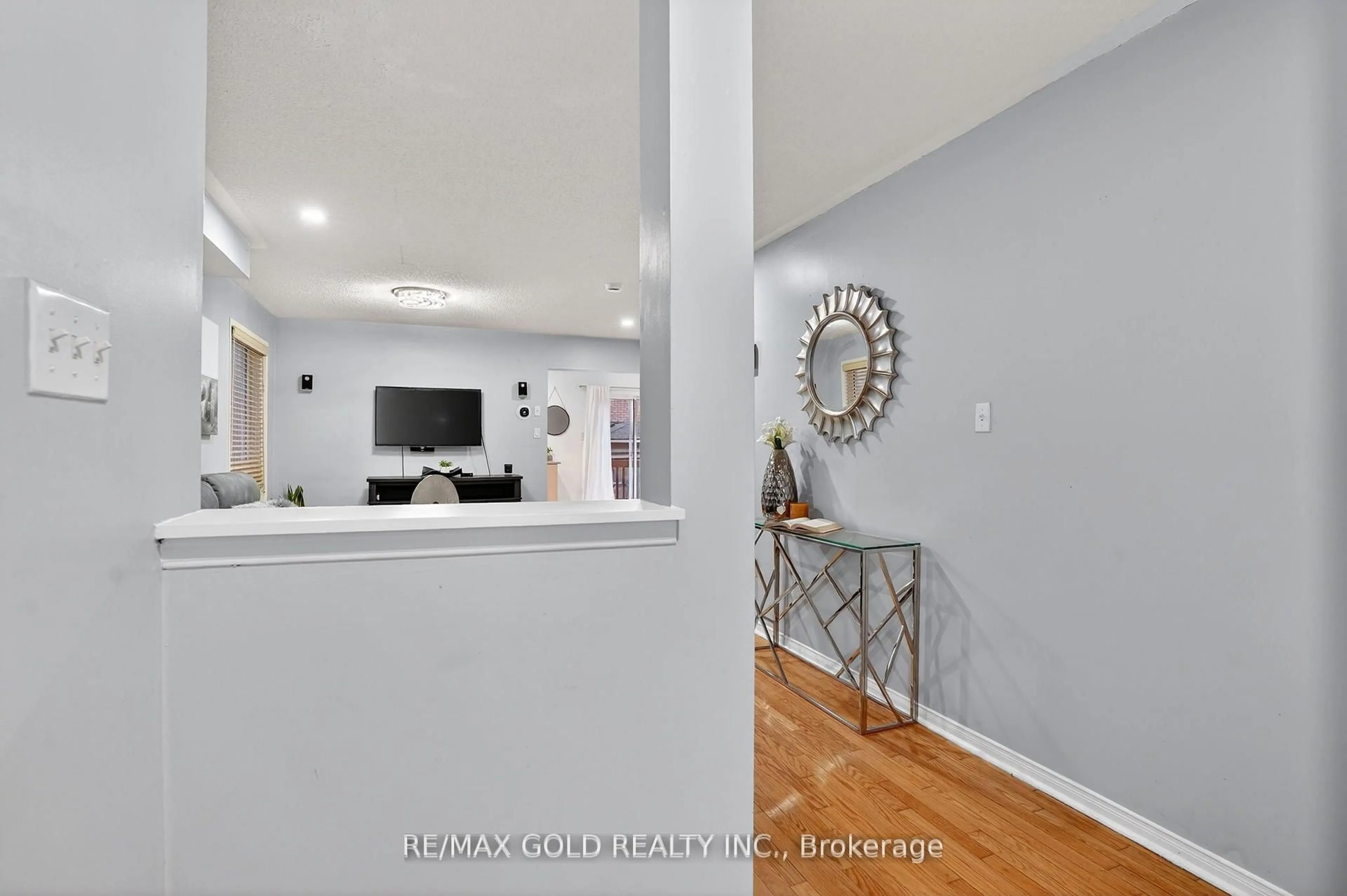 Indoor entryway for 25 Spencer Dr, Brampton Ontario L7A 2A2