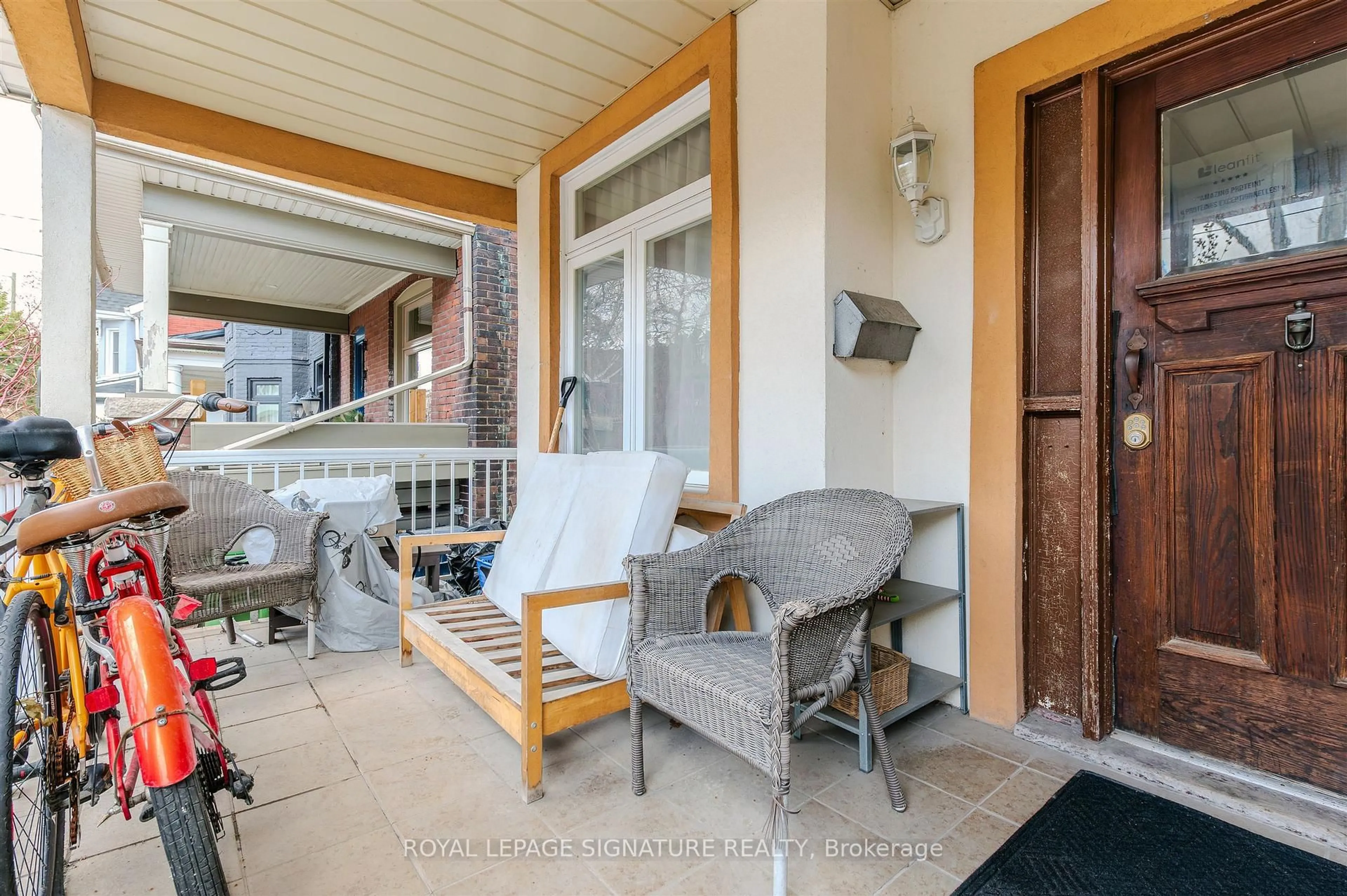 Patio, street for 42 Sorauren Ave, Toronto Ontario M6R 2C7