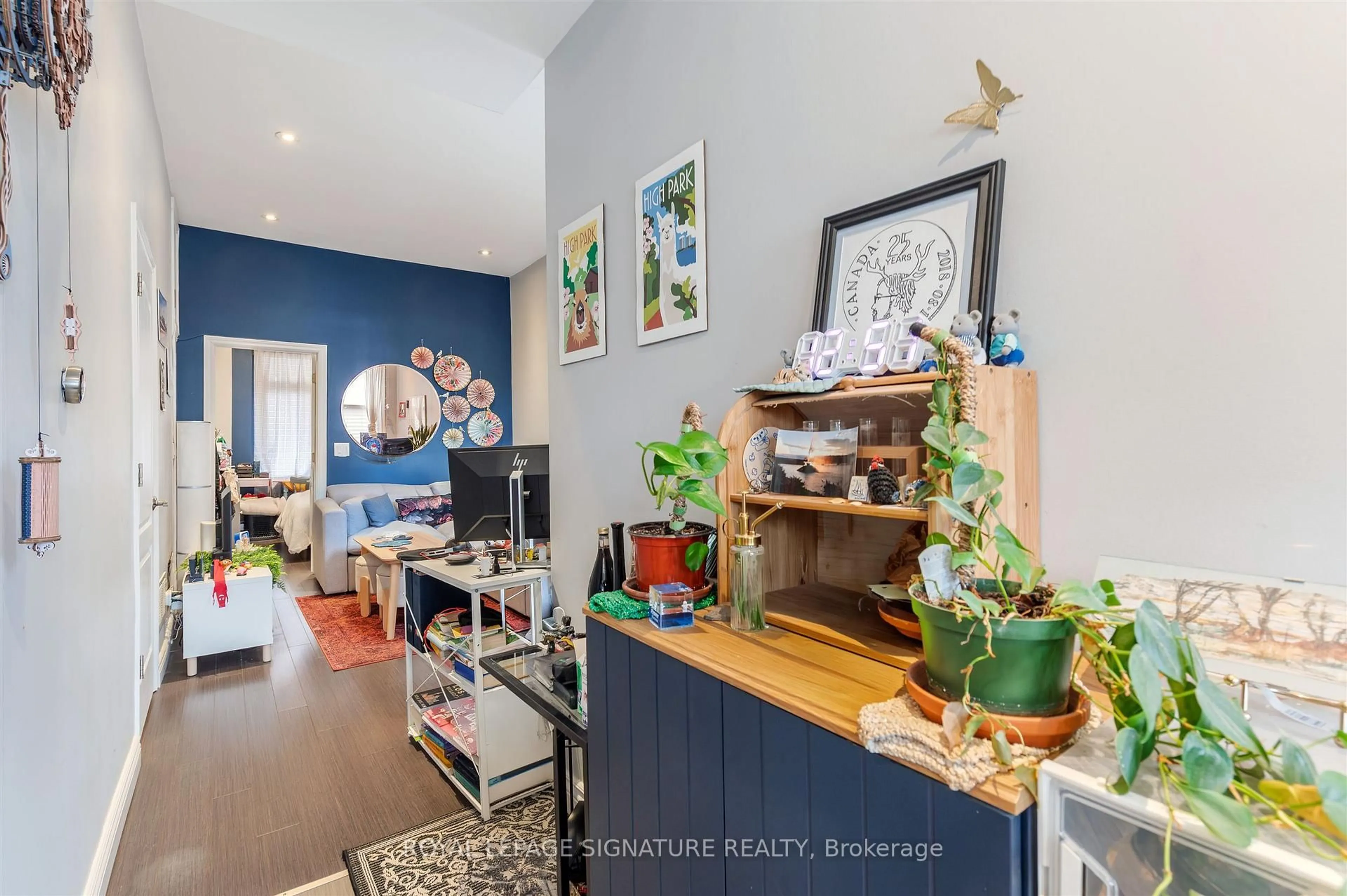 Indoor entryway for 42 Sorauren Ave, Toronto Ontario M6R 2C7