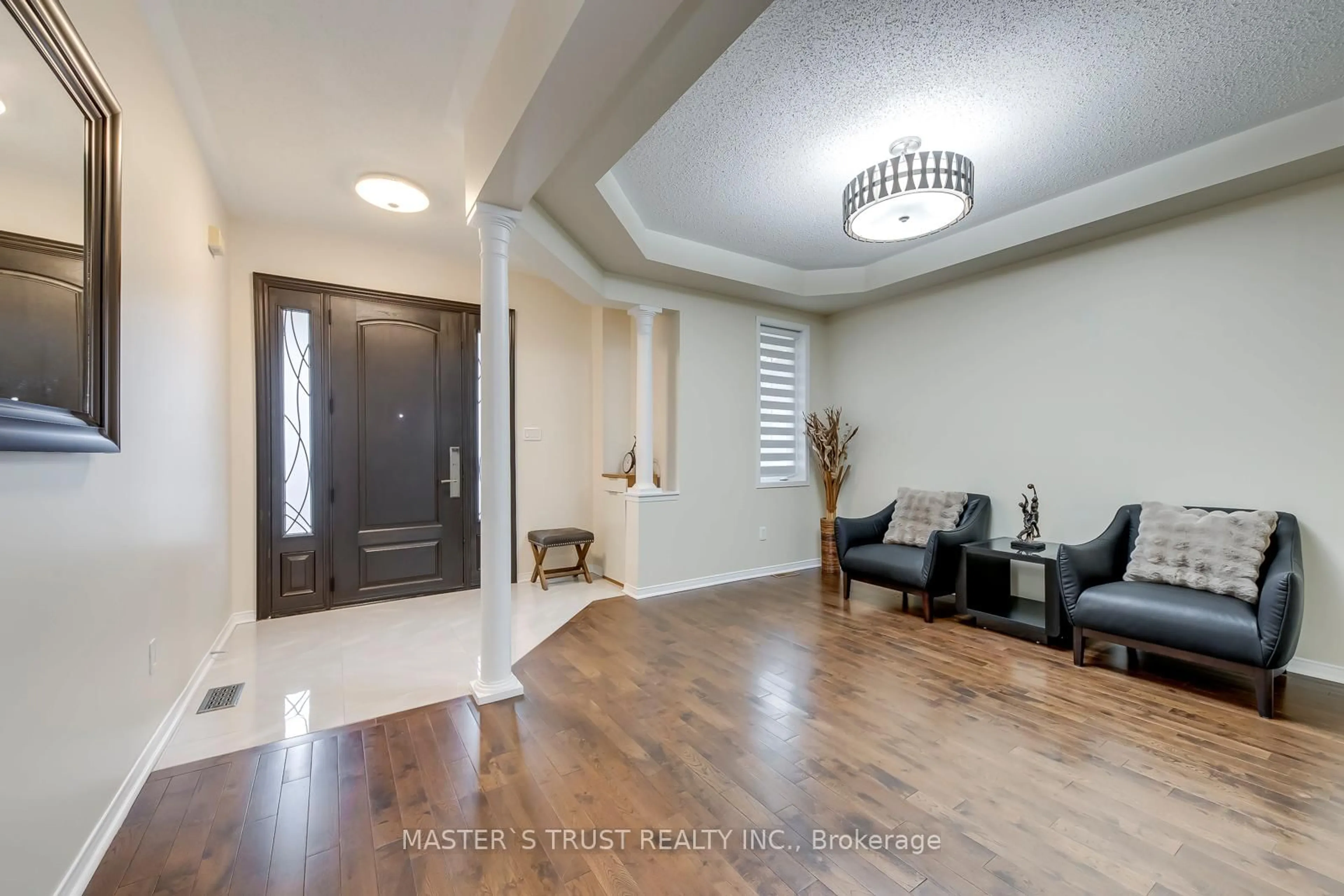 Indoor entryway for 3472 Jorie Cres, Mississauga Ontario L5M 7G6