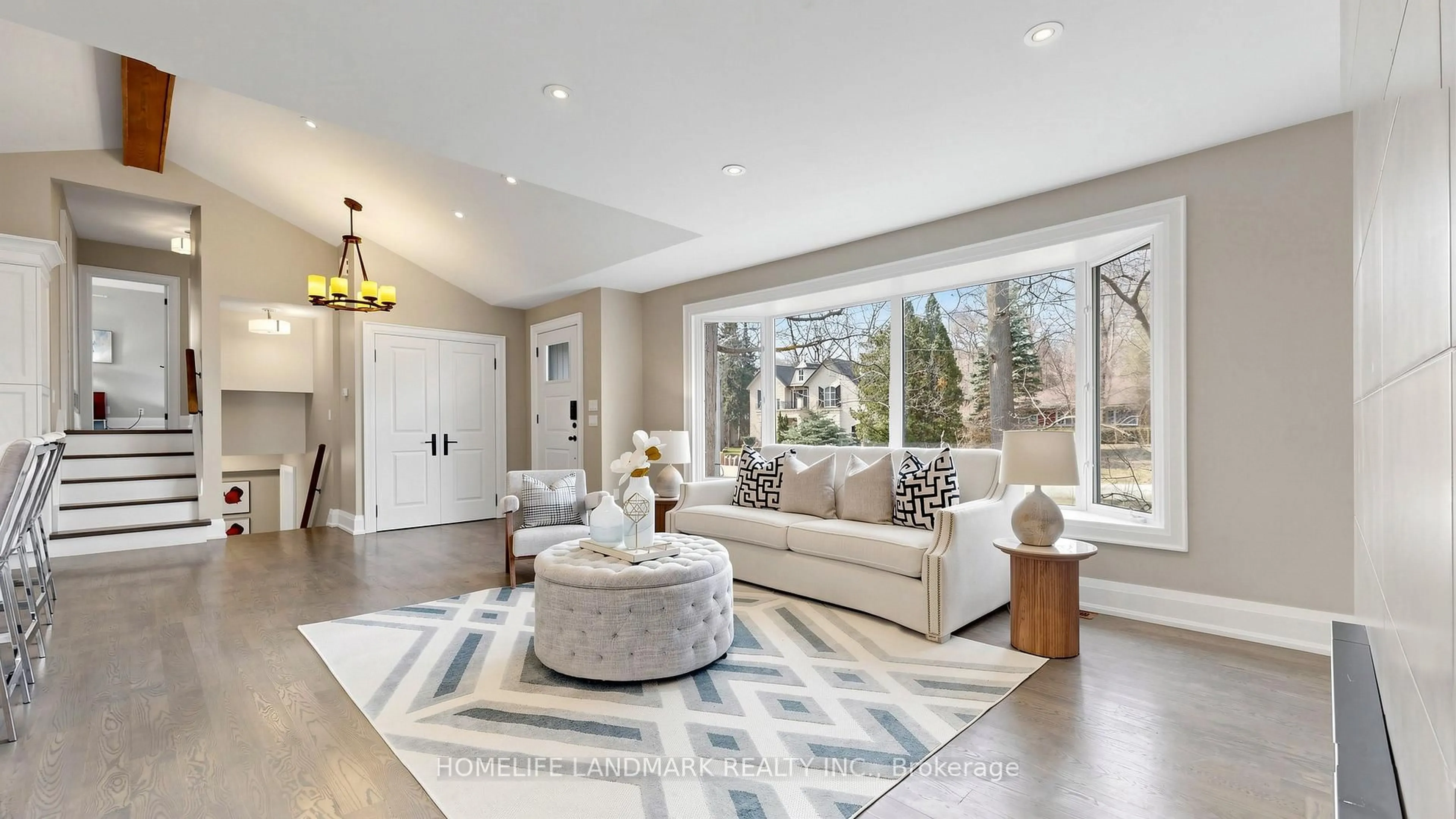 Living room with furniture, unknown for 1549 Elite Rd, Mississauga Ontario L5J 3B3