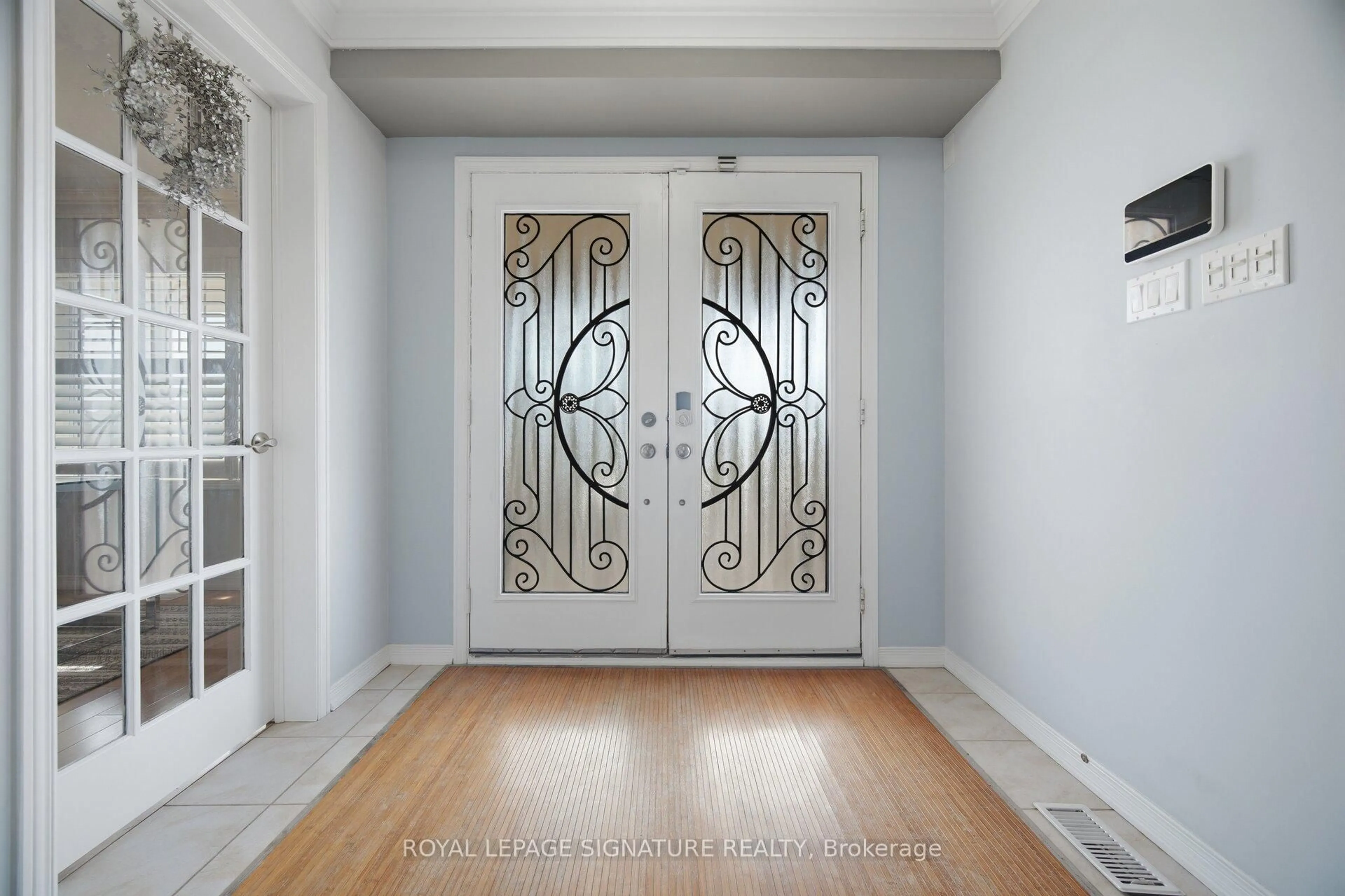 Indoor entryway for 25 Madronna Gdns, Brampton Ontario L7A 2V9