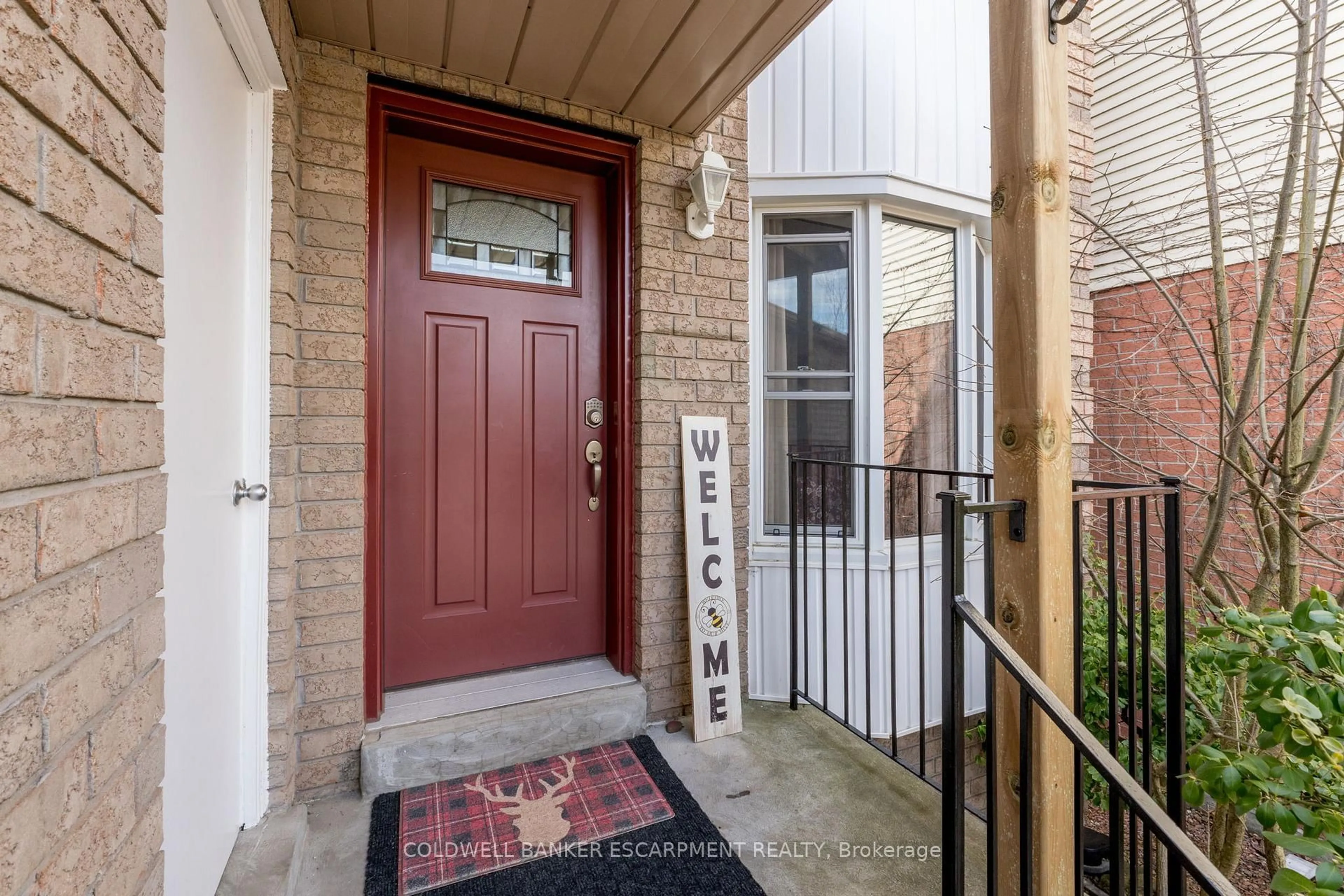 Indoor entryway for 222 Churchill Rd, Halton Hills Ontario L7J 2J2