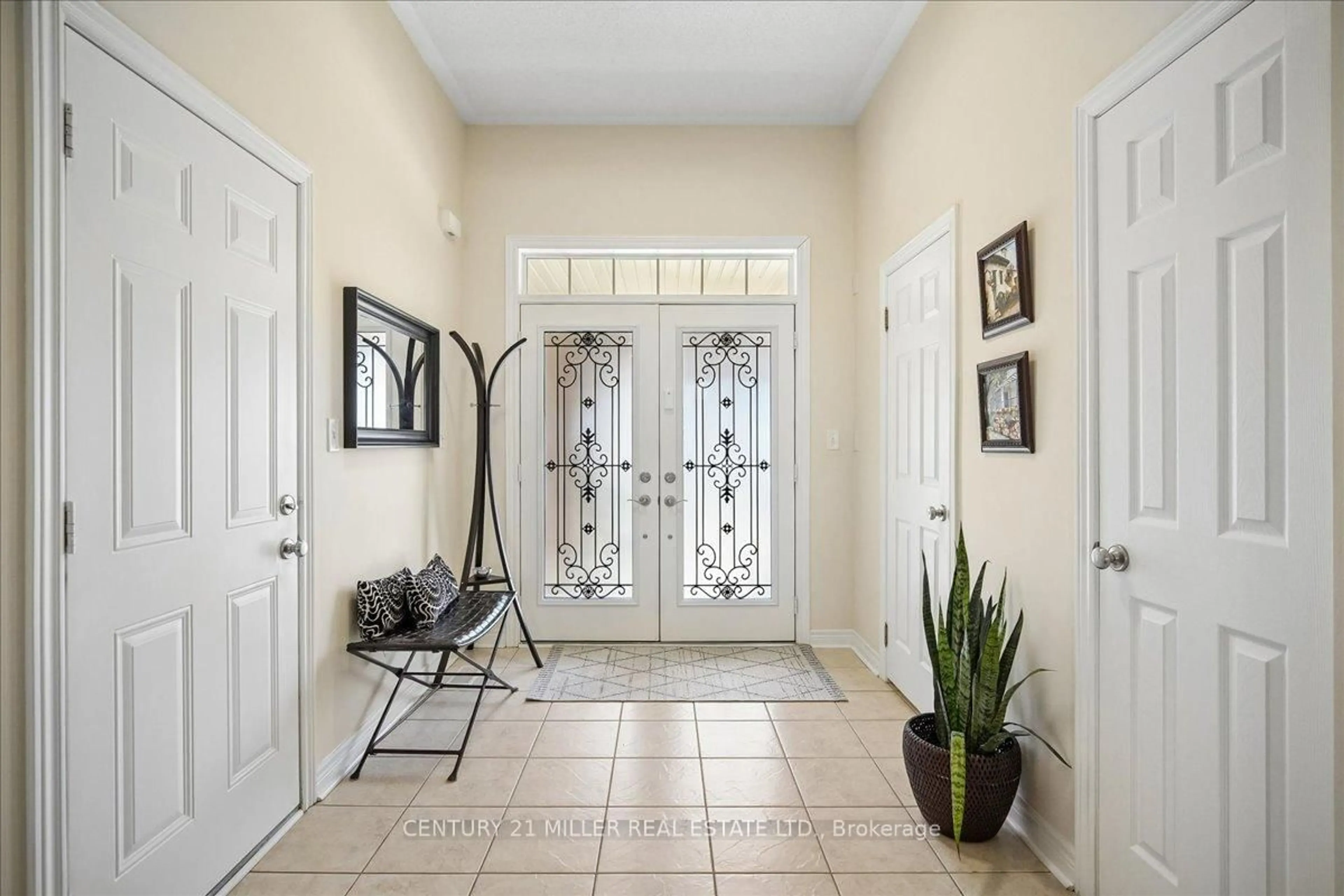 Indoor entryway for 2019 Trawden Way #22, Oakville Ontario L6M 0M3