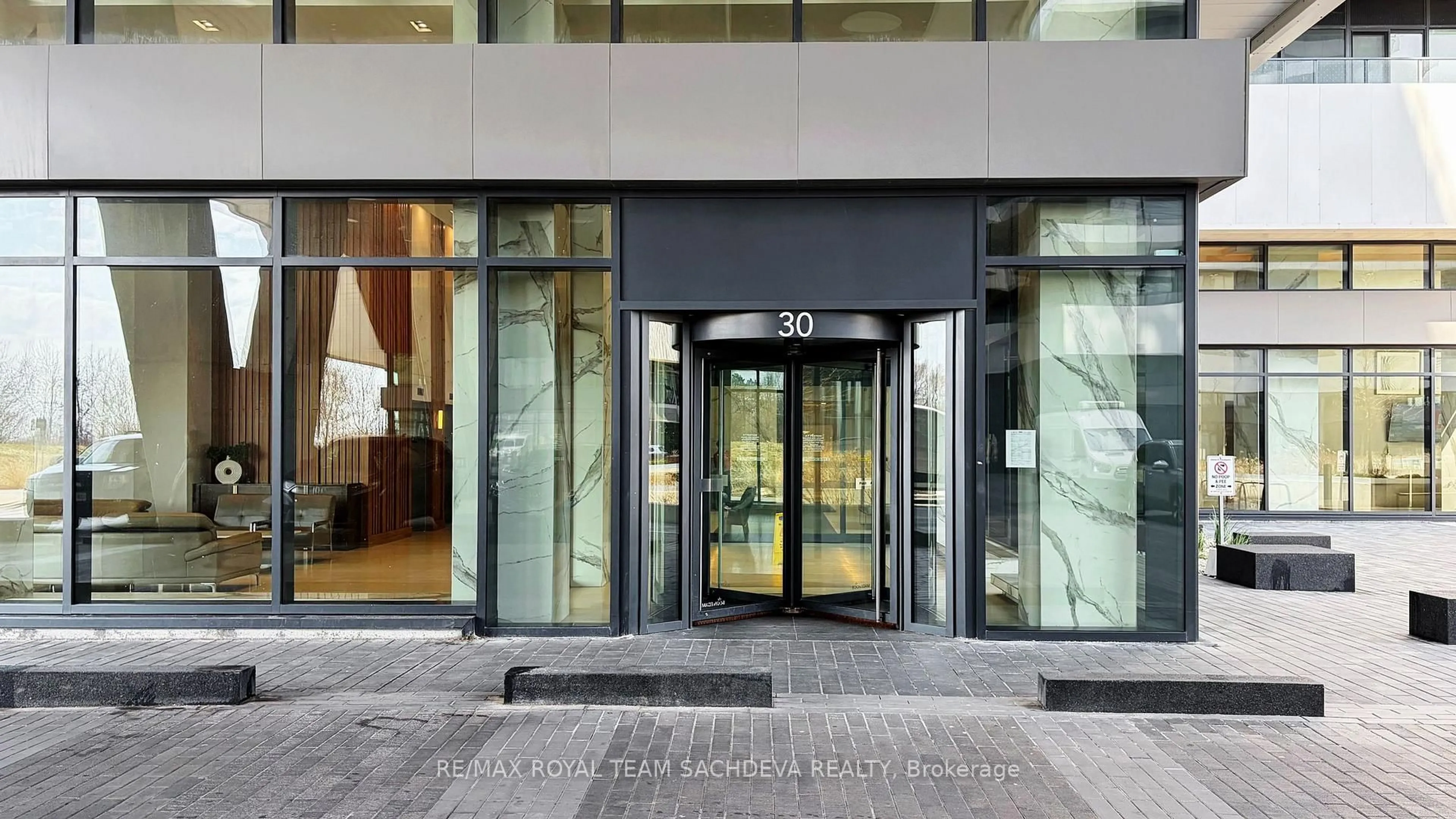 Indoor foyer for 30 Shore Breeze Dr #5810, Toronto Ontario M8V 0J1