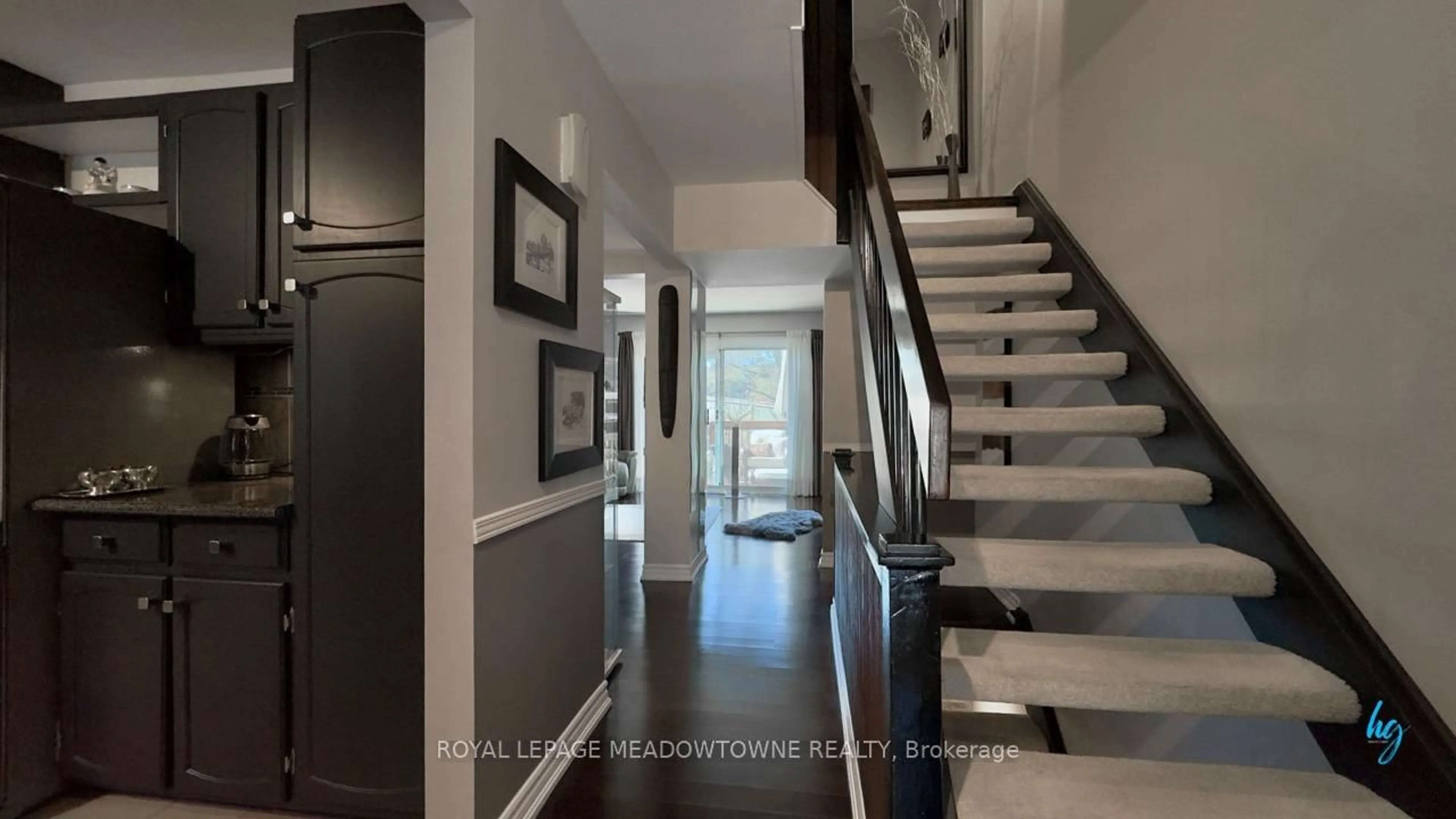 Indoor entryway for 6855 Glen Erin Dr #14, Mississauga Ontario L5N 1P6