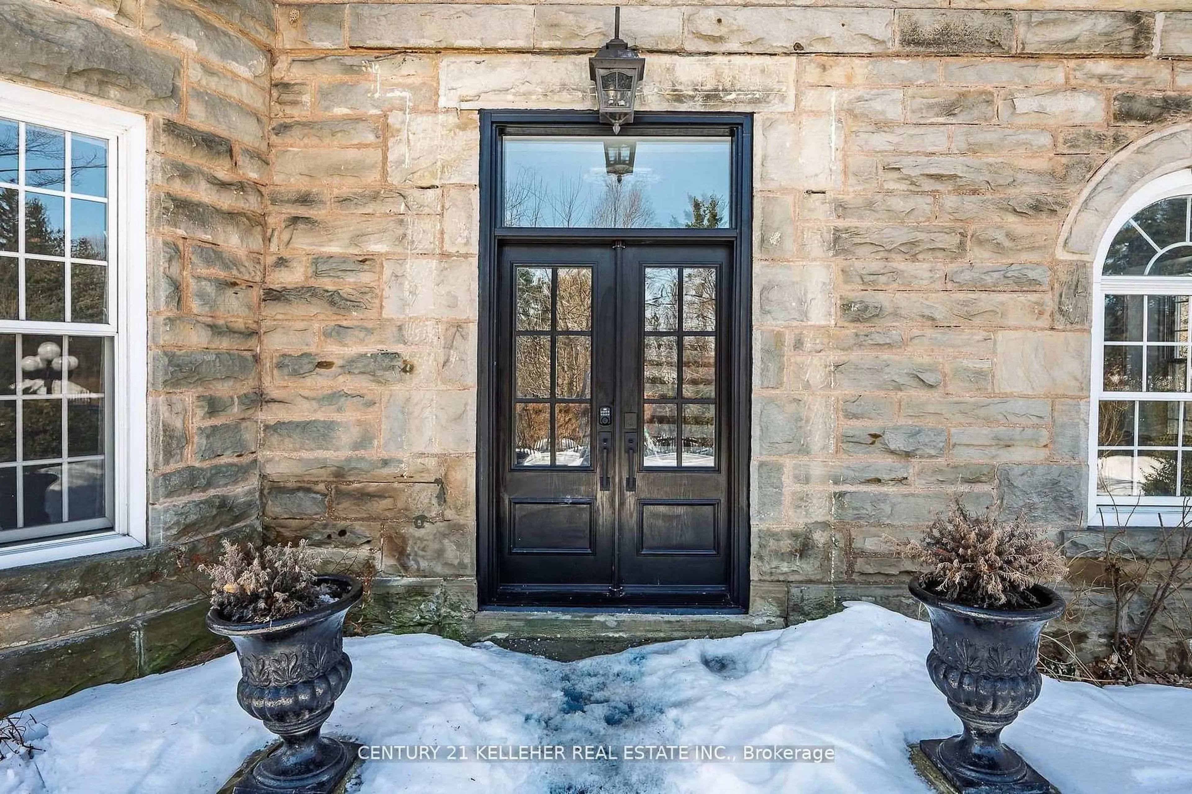 Indoor entryway for 9920 Regional Road 25 Rd, Halton Hills Ontario L9T 2X7