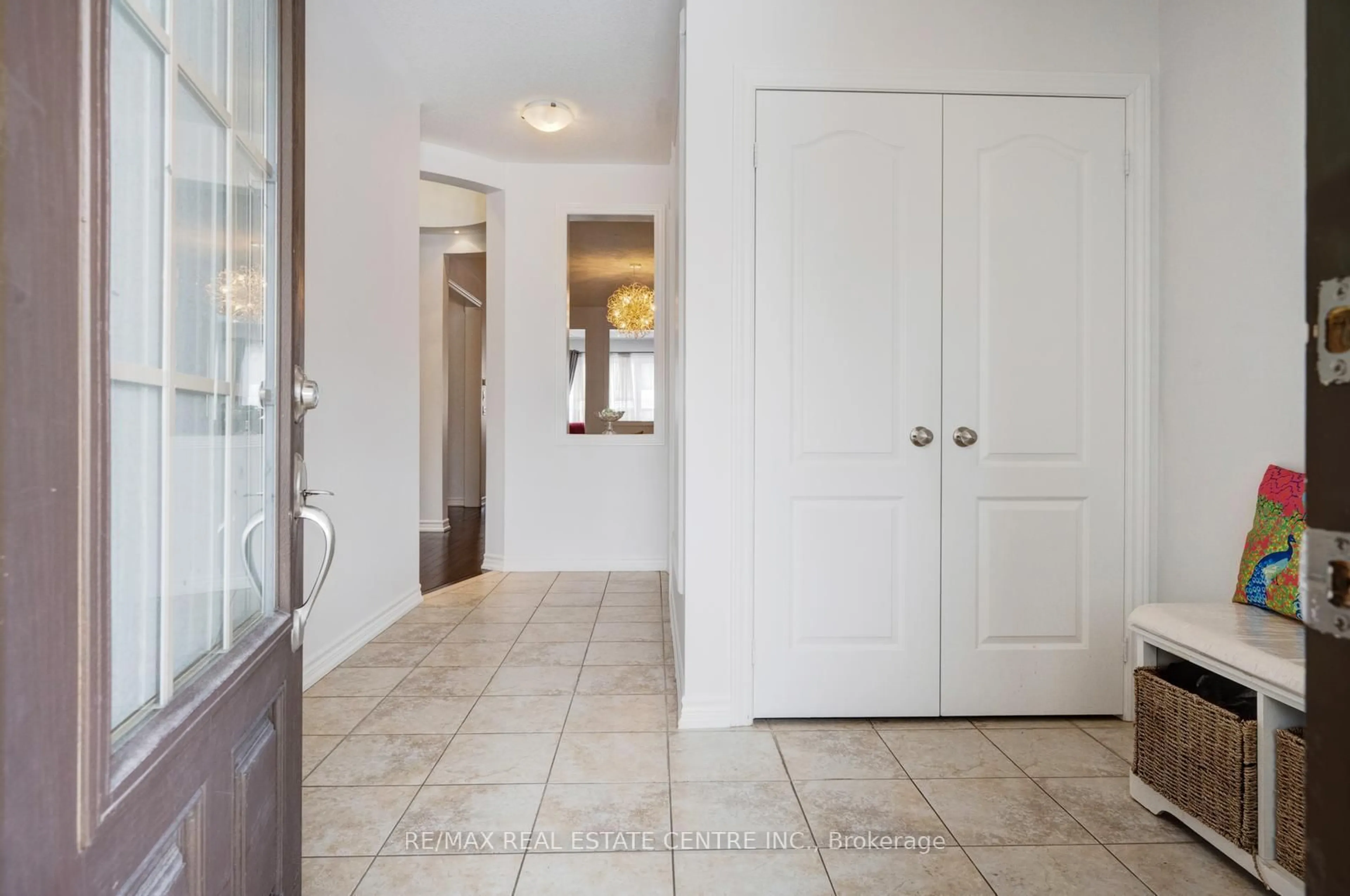 Indoor entryway for 19 Mediterranean Cres, Brampton Ontario N9V 3X6