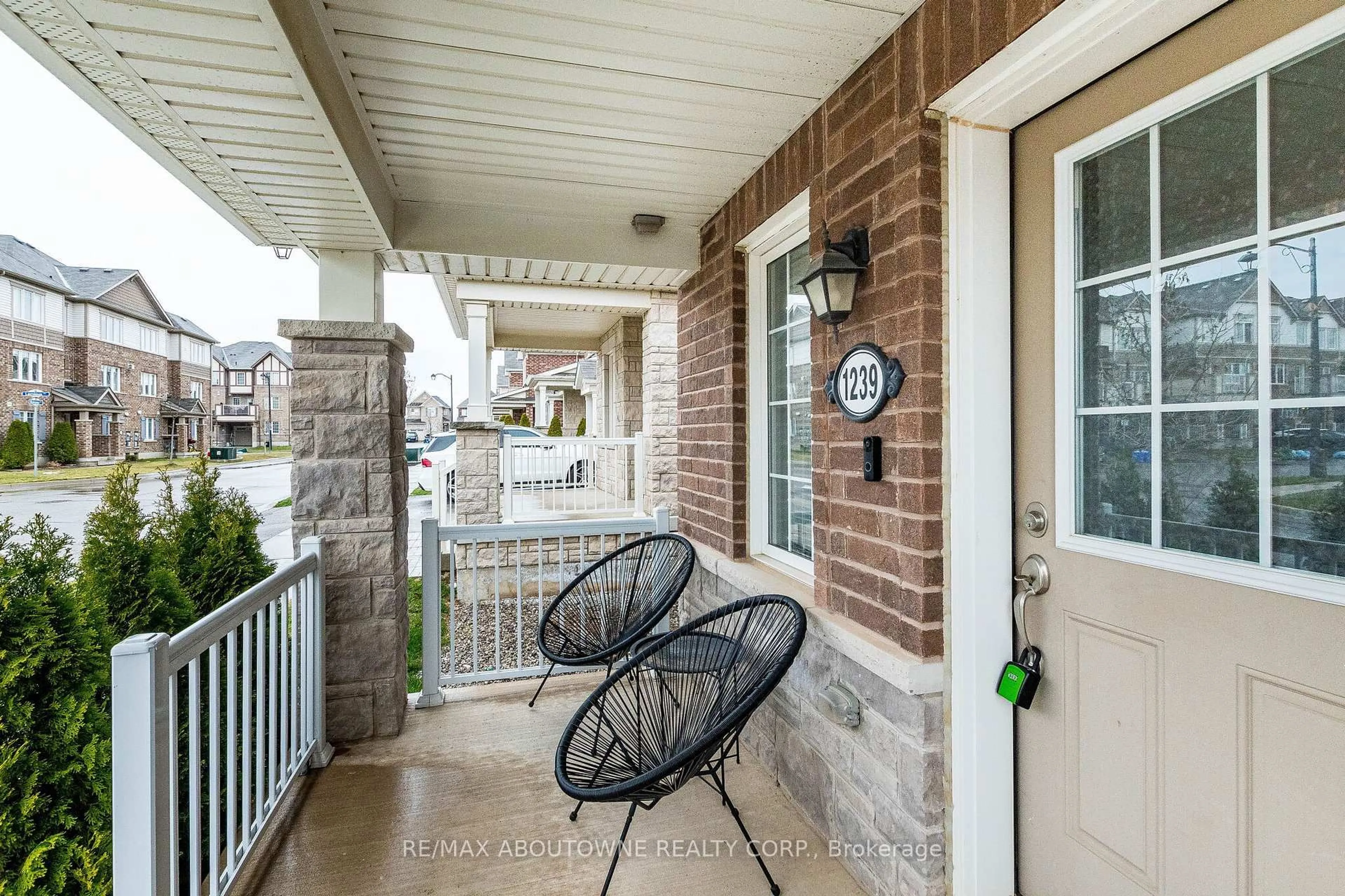 Patio, street for 1239 Mulroney Hts, Milton Ontario L9E 1G1