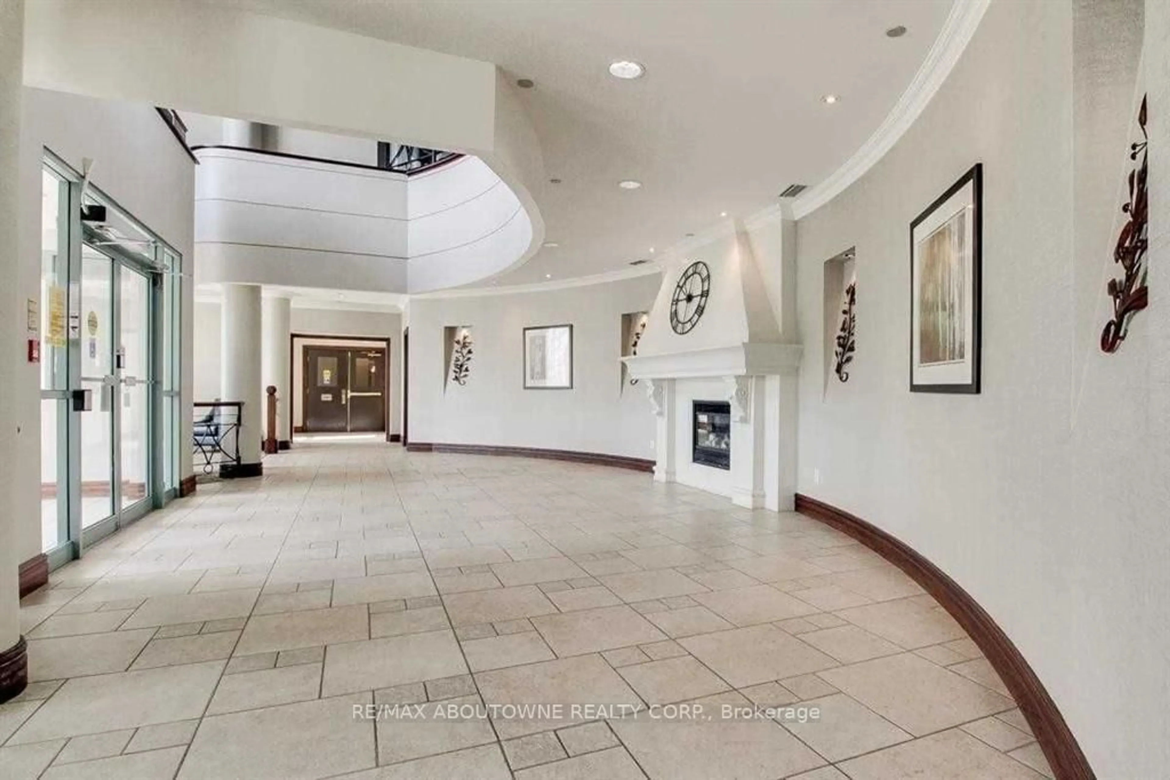 Lobby for 2585 Erin Centre Blvd #1102, Mississauga Ontario L5M 6Z7