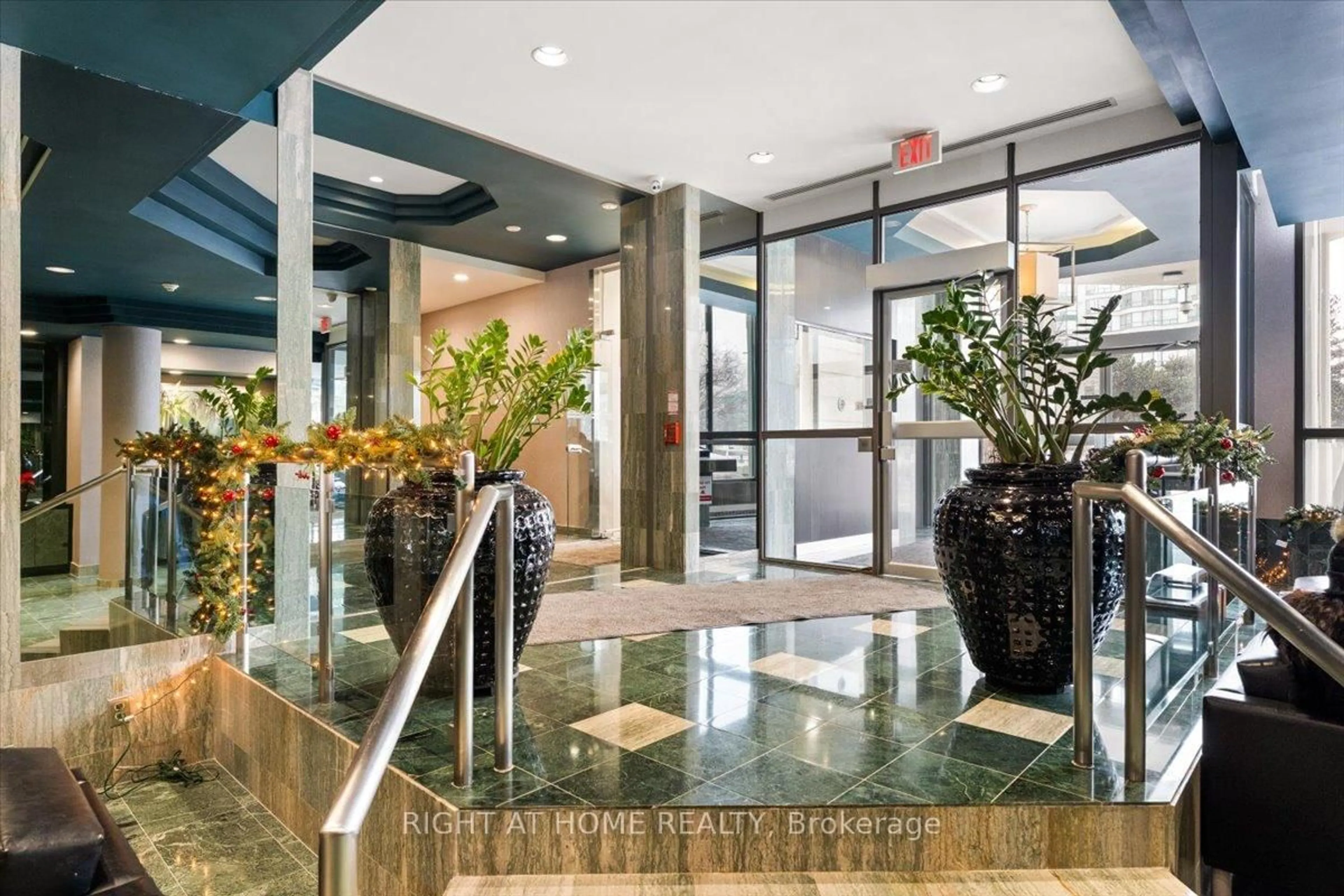 Lobby for 4450 Tucana Crt #1105, Mississauga Ontario L5R 3R4