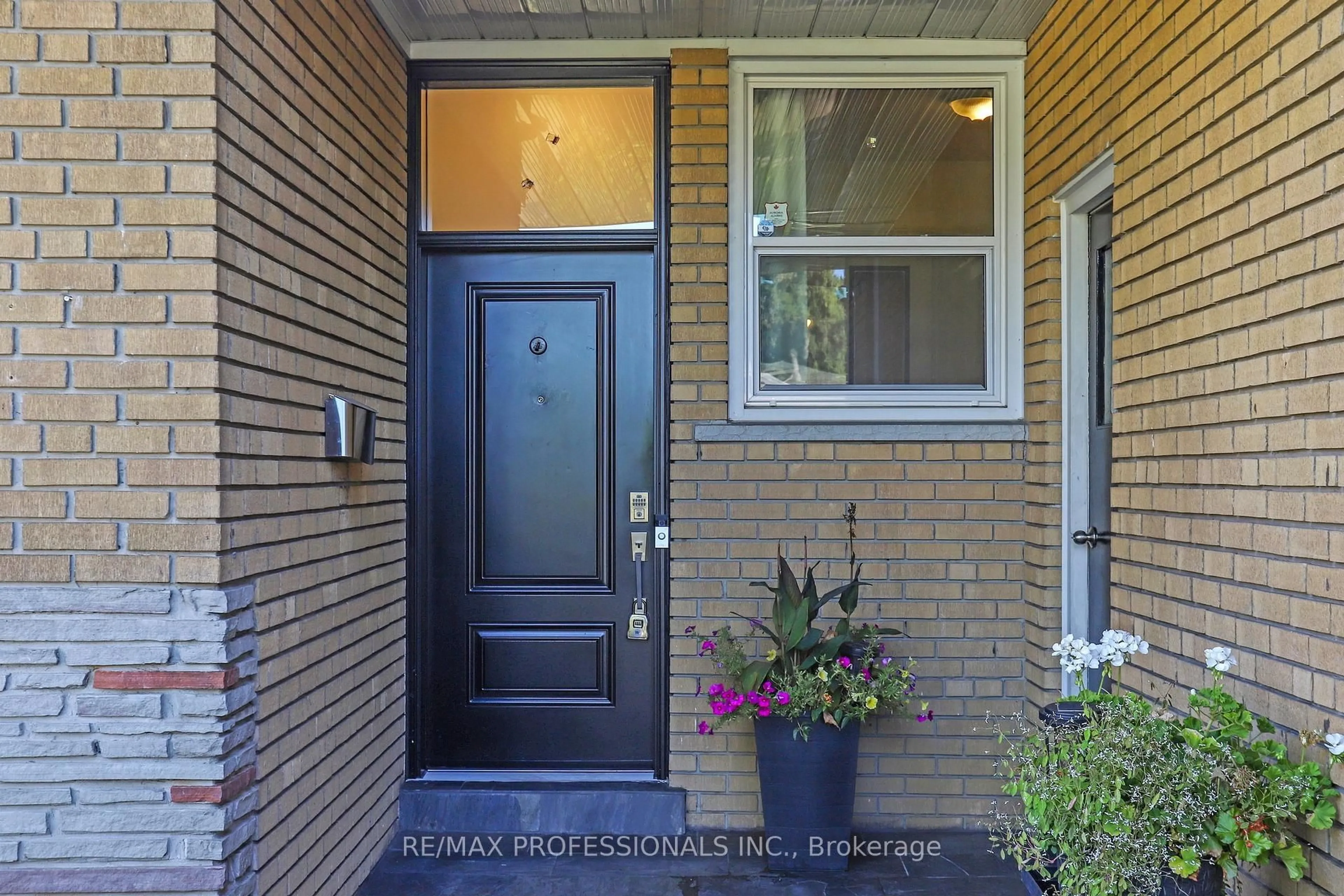 Indoor entryway for 3 Hartsdale Dr, Toronto Ontario M9R 2S1