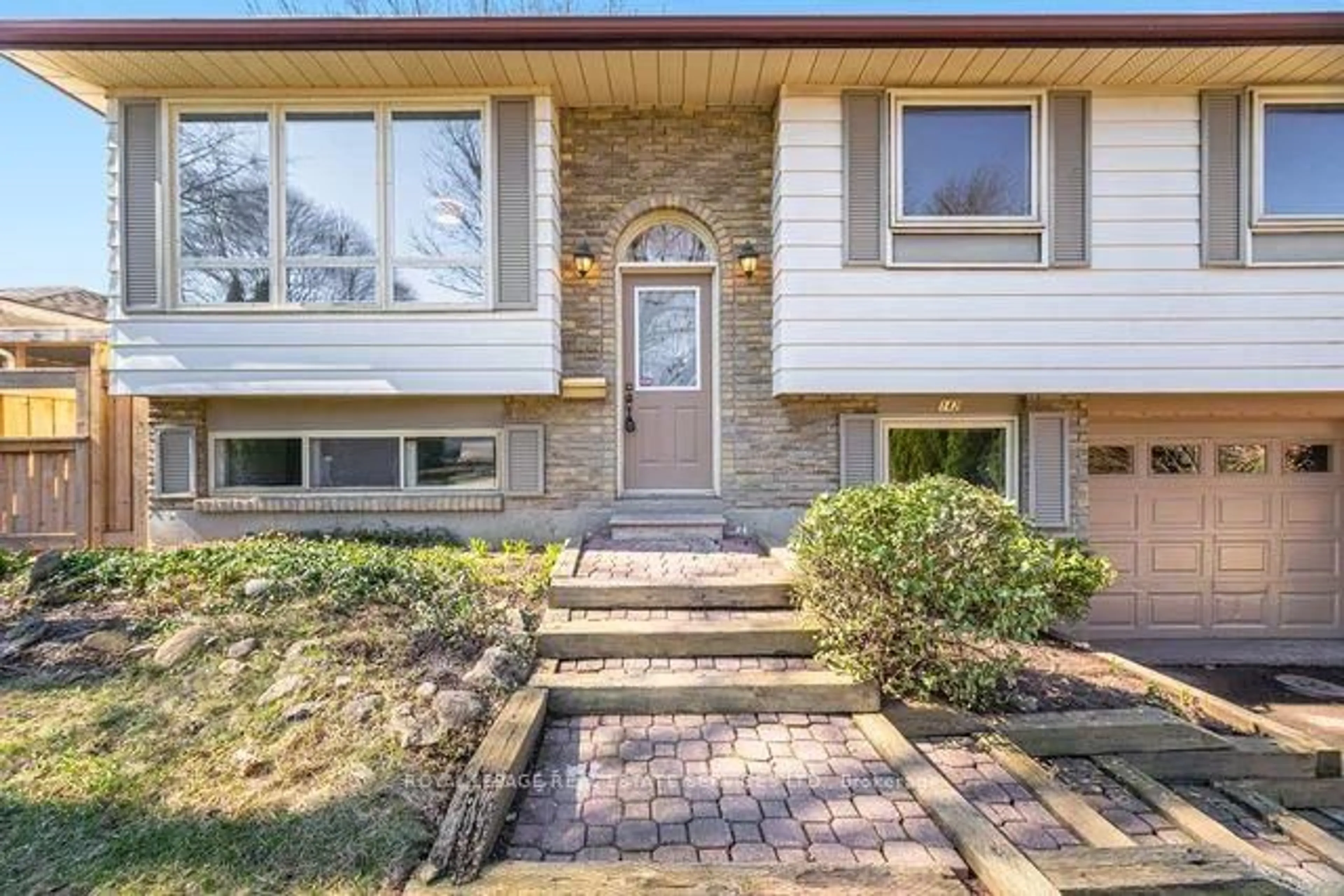Home with brick exterior material, street for 142 Osborne Cres, Oakville Ontario L6M 1G1