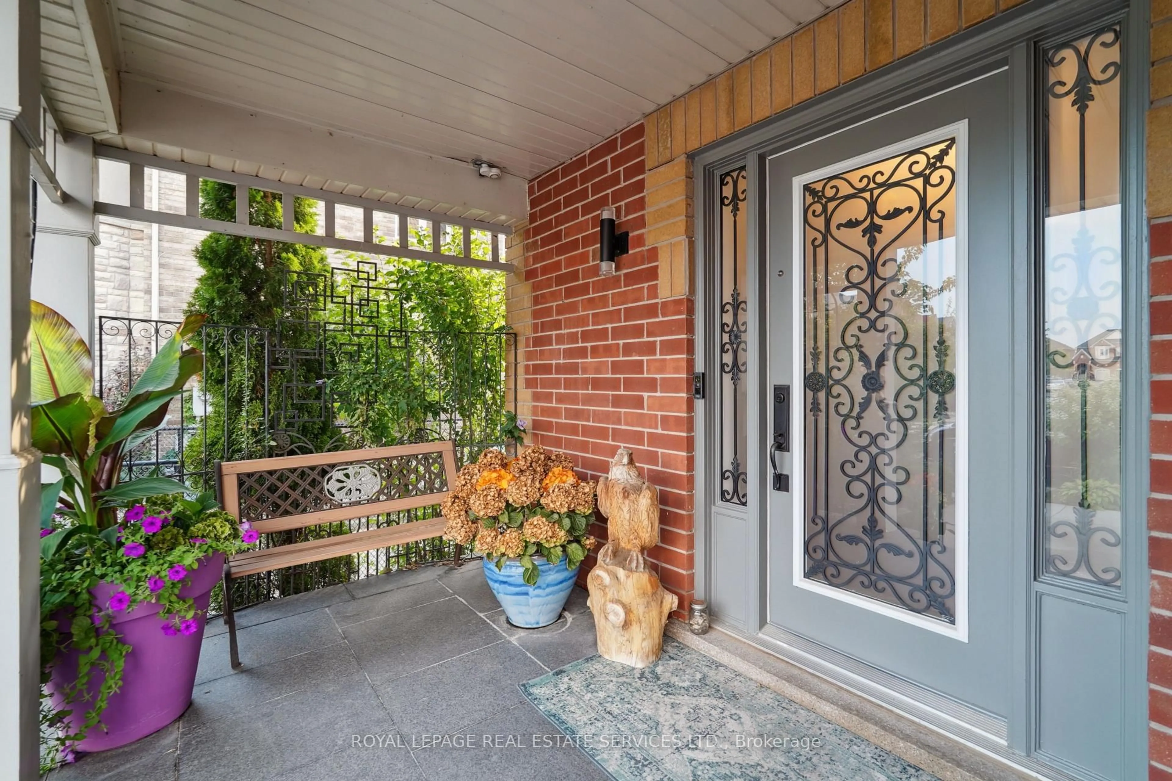 Indoor entryway for 641 Symons Cross, Milton Ontario L9T 7S2