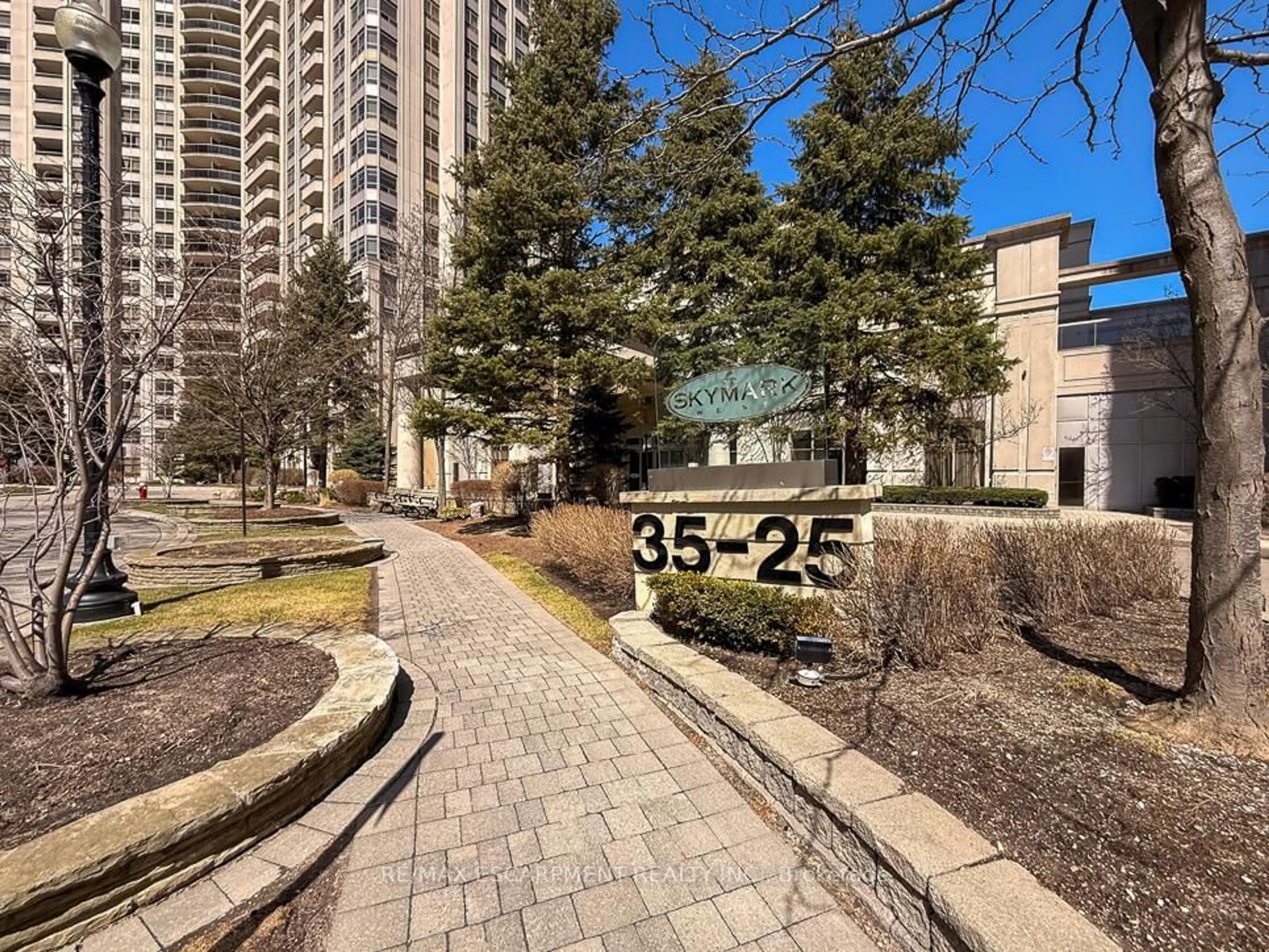 Unknown for 35 Kingsbridge Garden Circ #2706, Mississauga Ontario L5R 3Z3