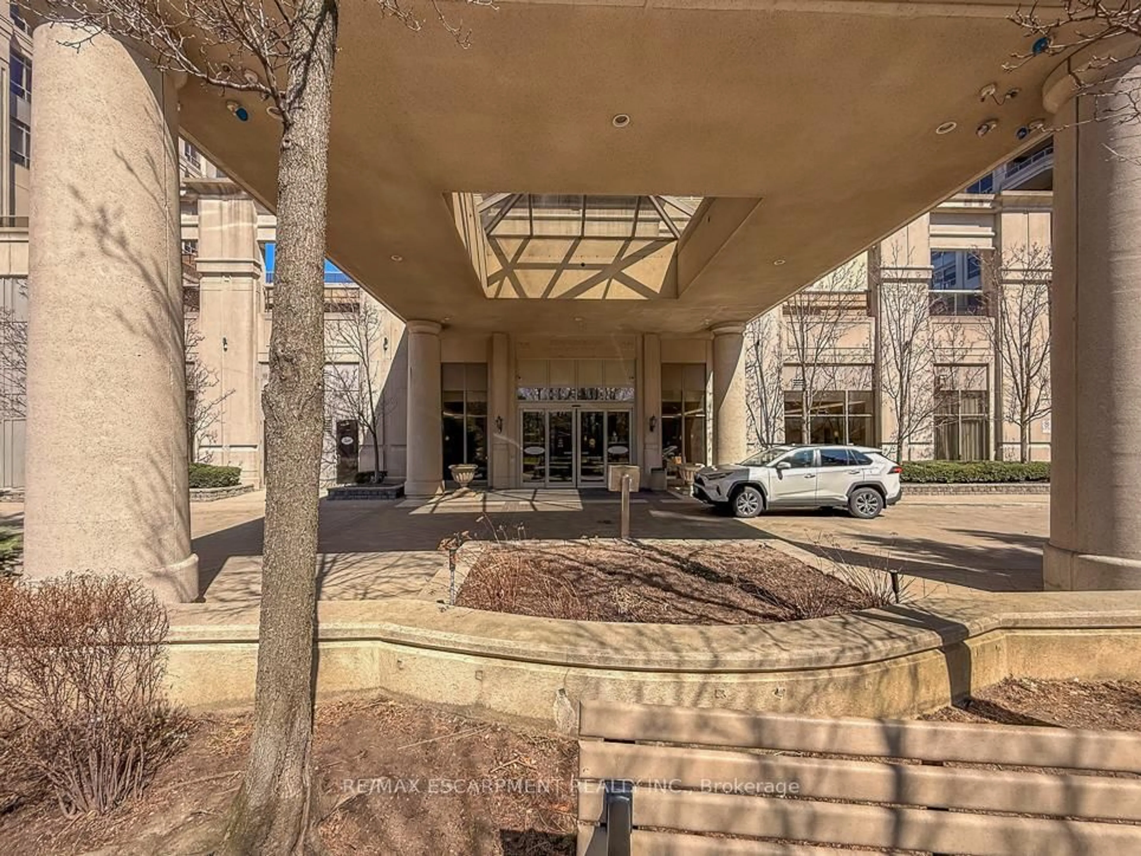 Unknown for 35 Kingsbridge Garden Circ #2706, Mississauga Ontario L5R 3Z3