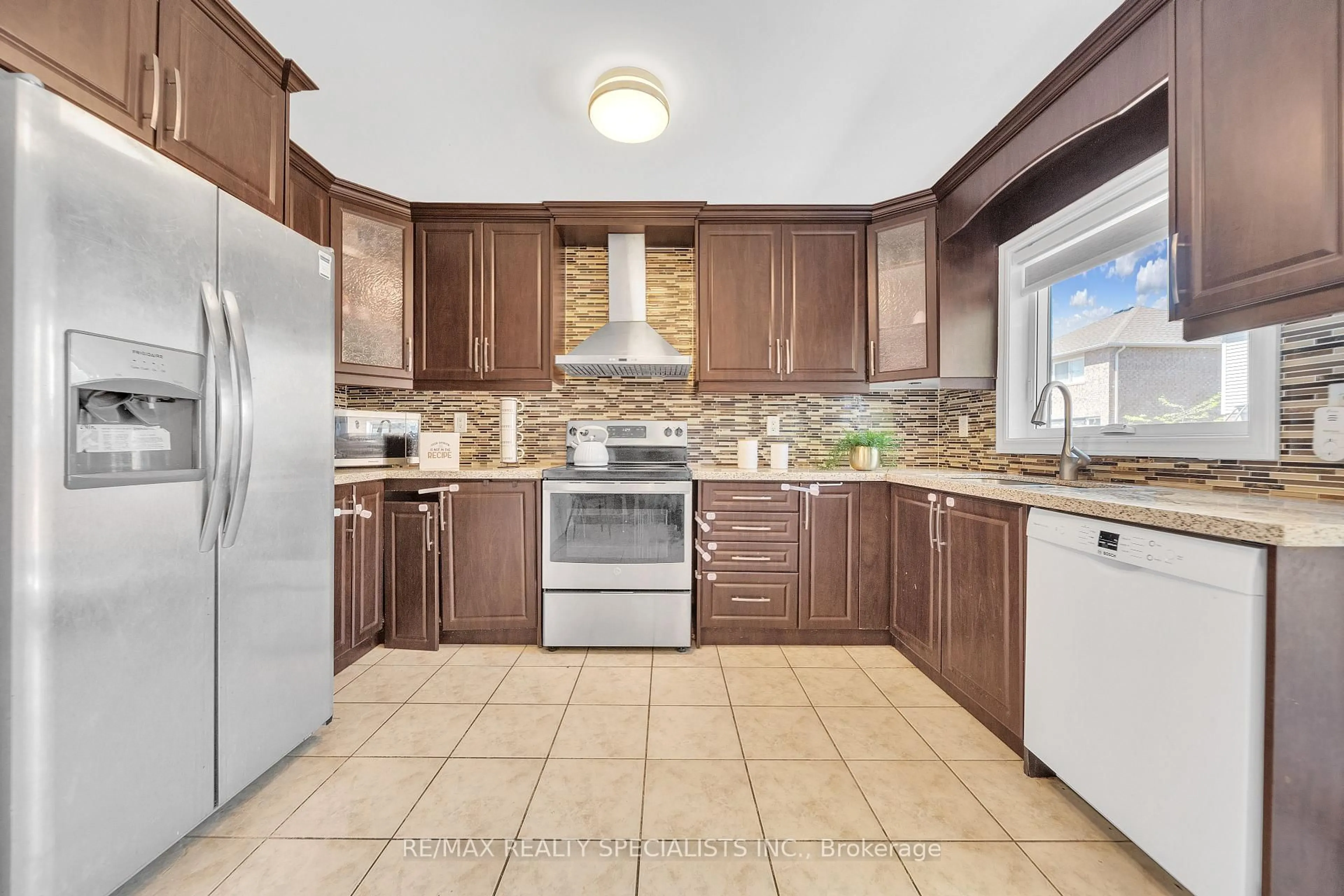 Unknown for 22 Clayborne Ave, Brampton Ontario L7A 1N8