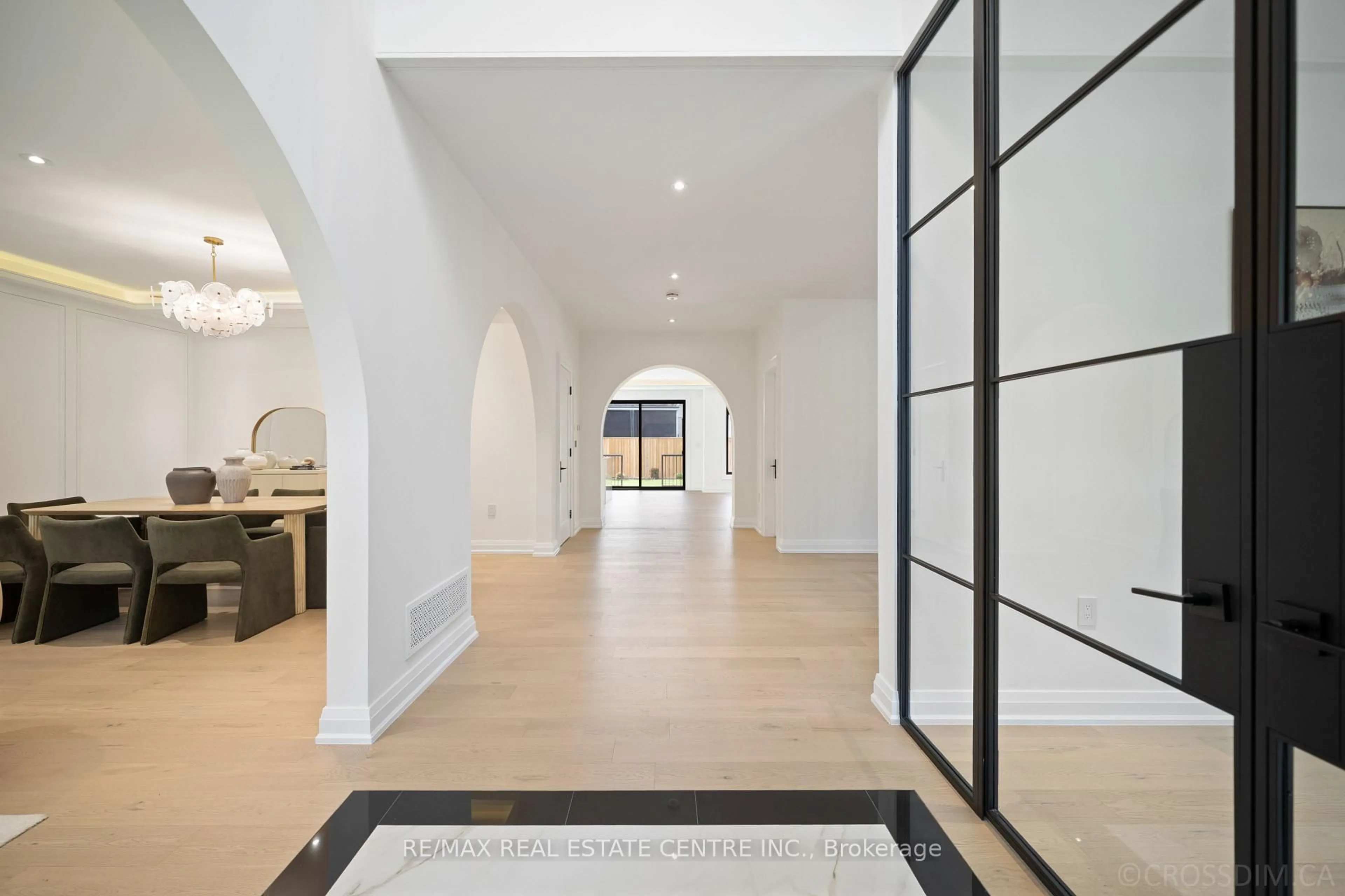 Indoor entryway for 1065 Rebecca St, Oakville Ontario L6L 1Y6