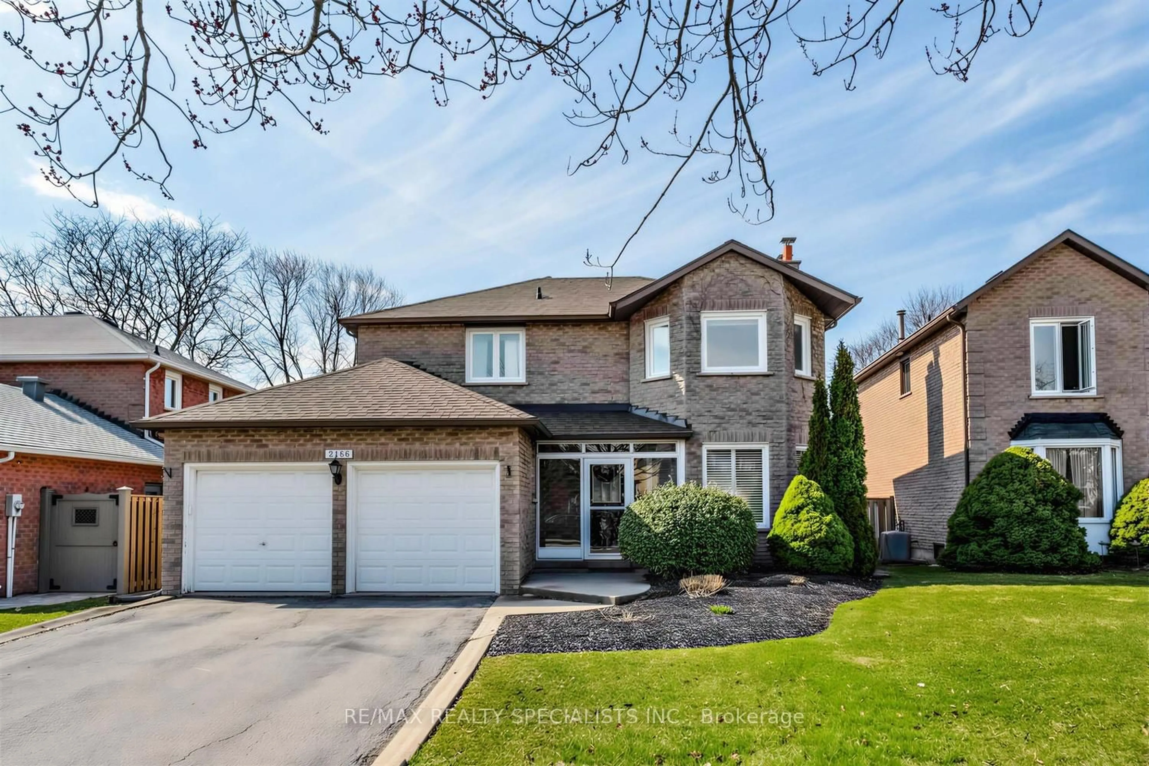 Home with brick exterior material, street for 2156 SIXTH Line, Oakville Ontario L6H 3N1