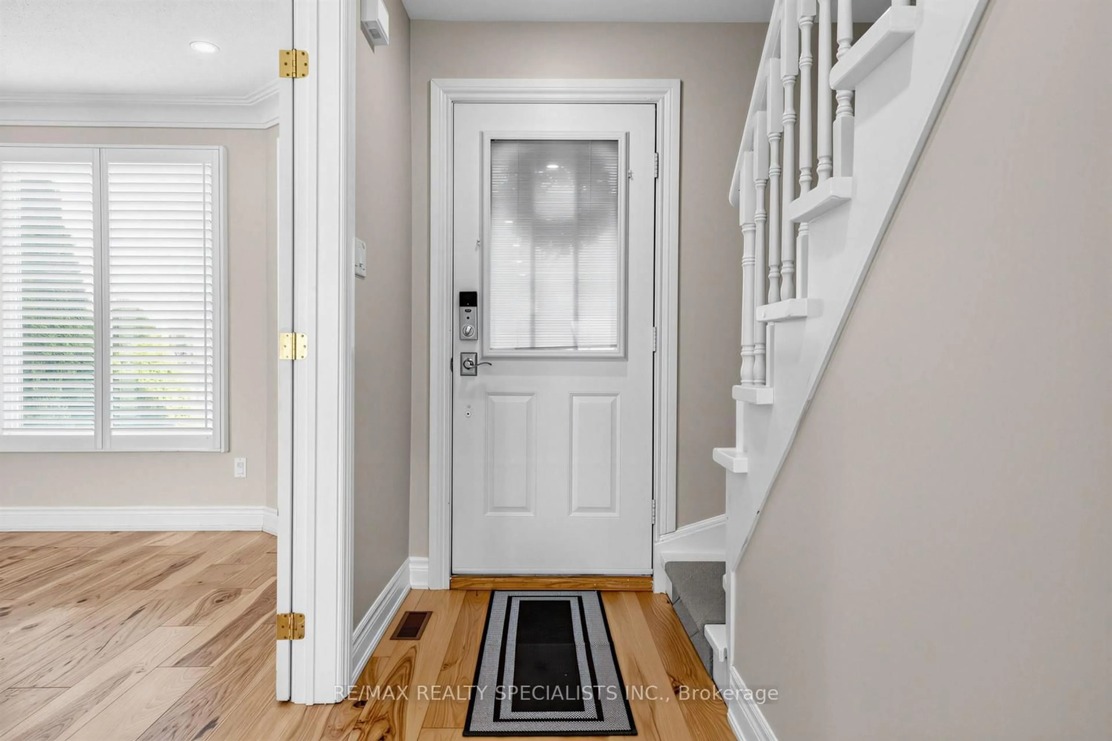 Indoor entryway for 2156 SIXTH Line, Oakville Ontario L6H 3N1