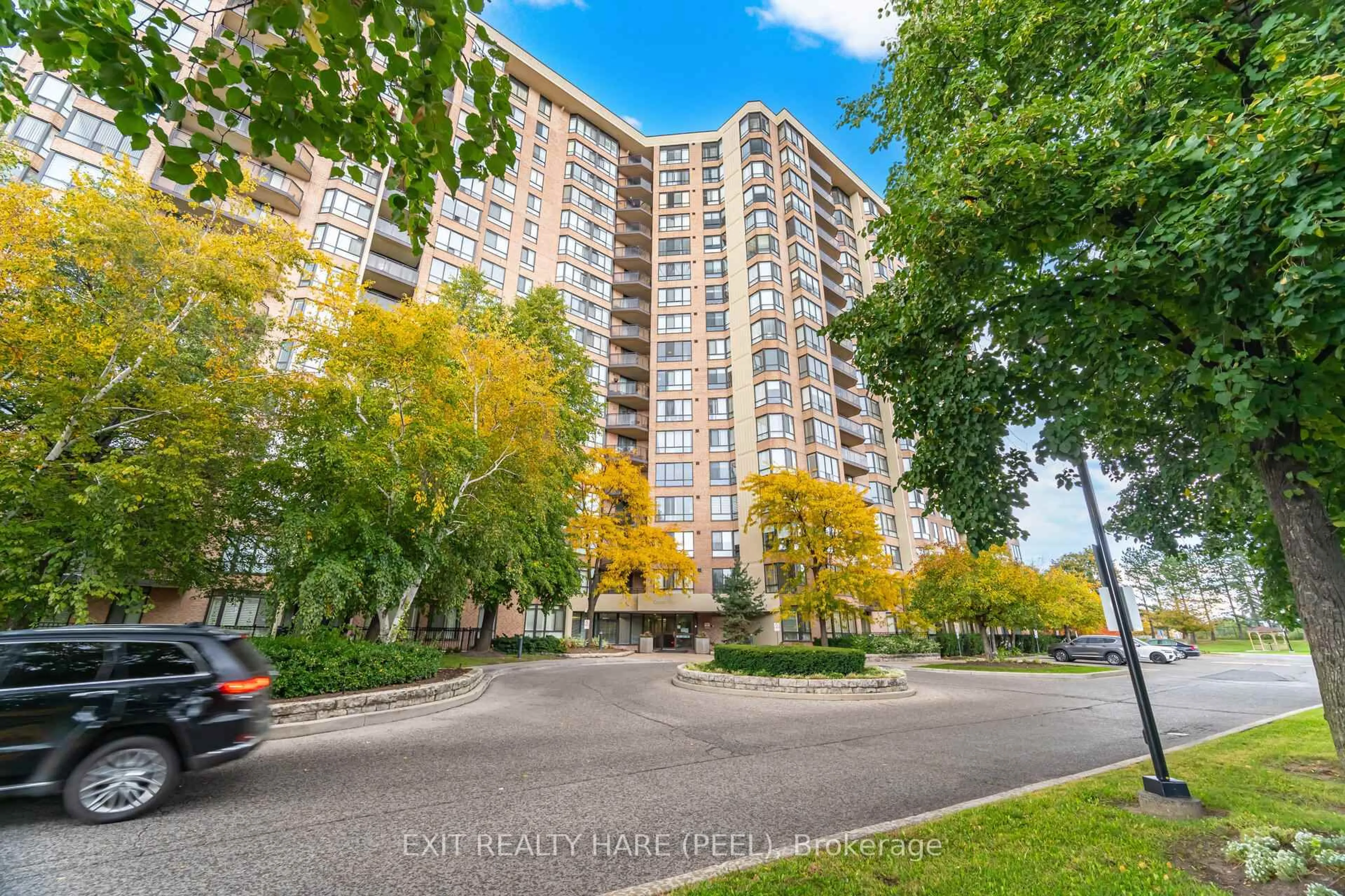 A pic from outside/outdoor area/front of a property/back of a property/a pic from drone, street for 20 Cherrytree Dr #912, Brampton Ontario L6Y 3V1
