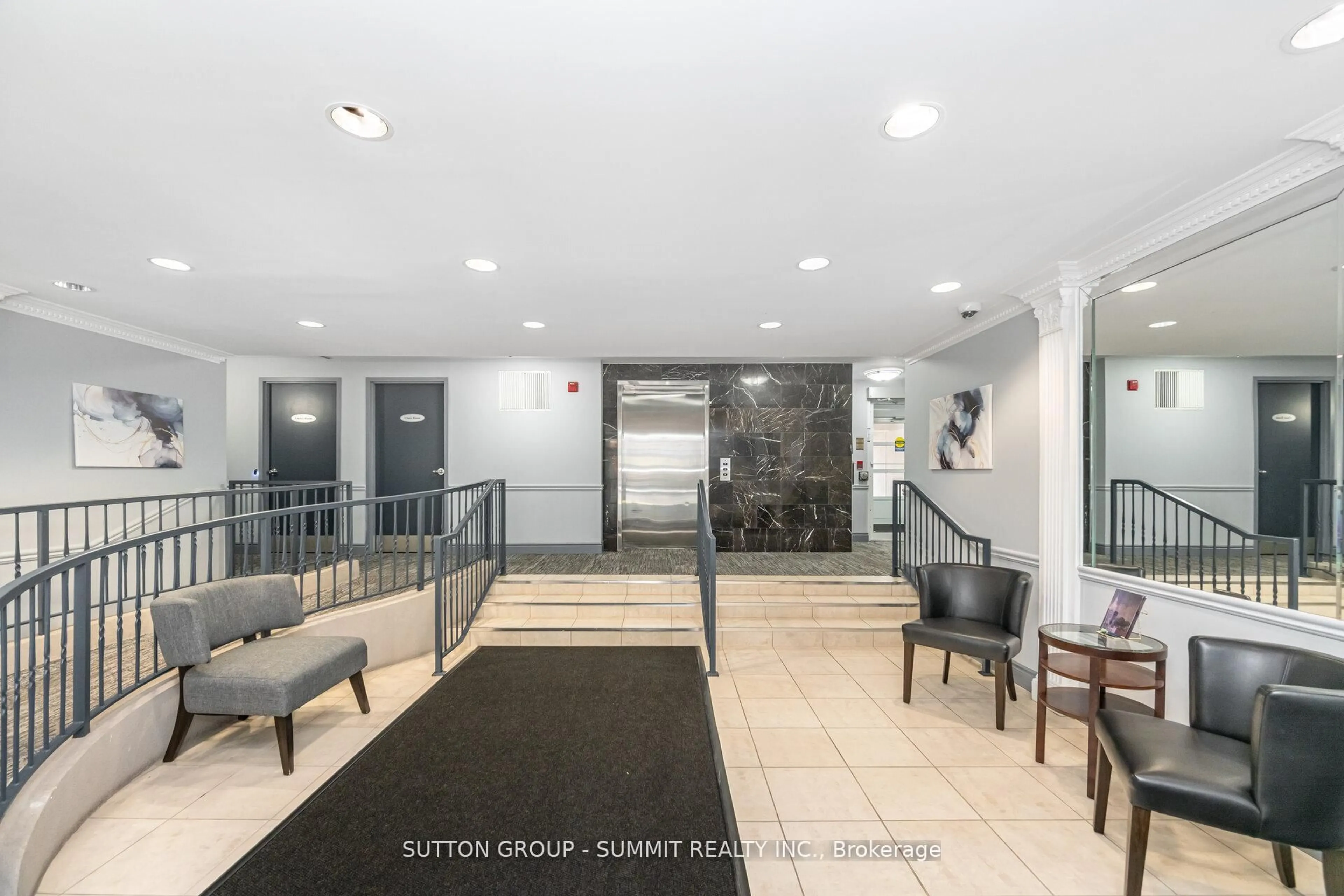 Indoor foyer for 2300 Parkhaven Blvd #207, Oakville Ontario L6H 6V9