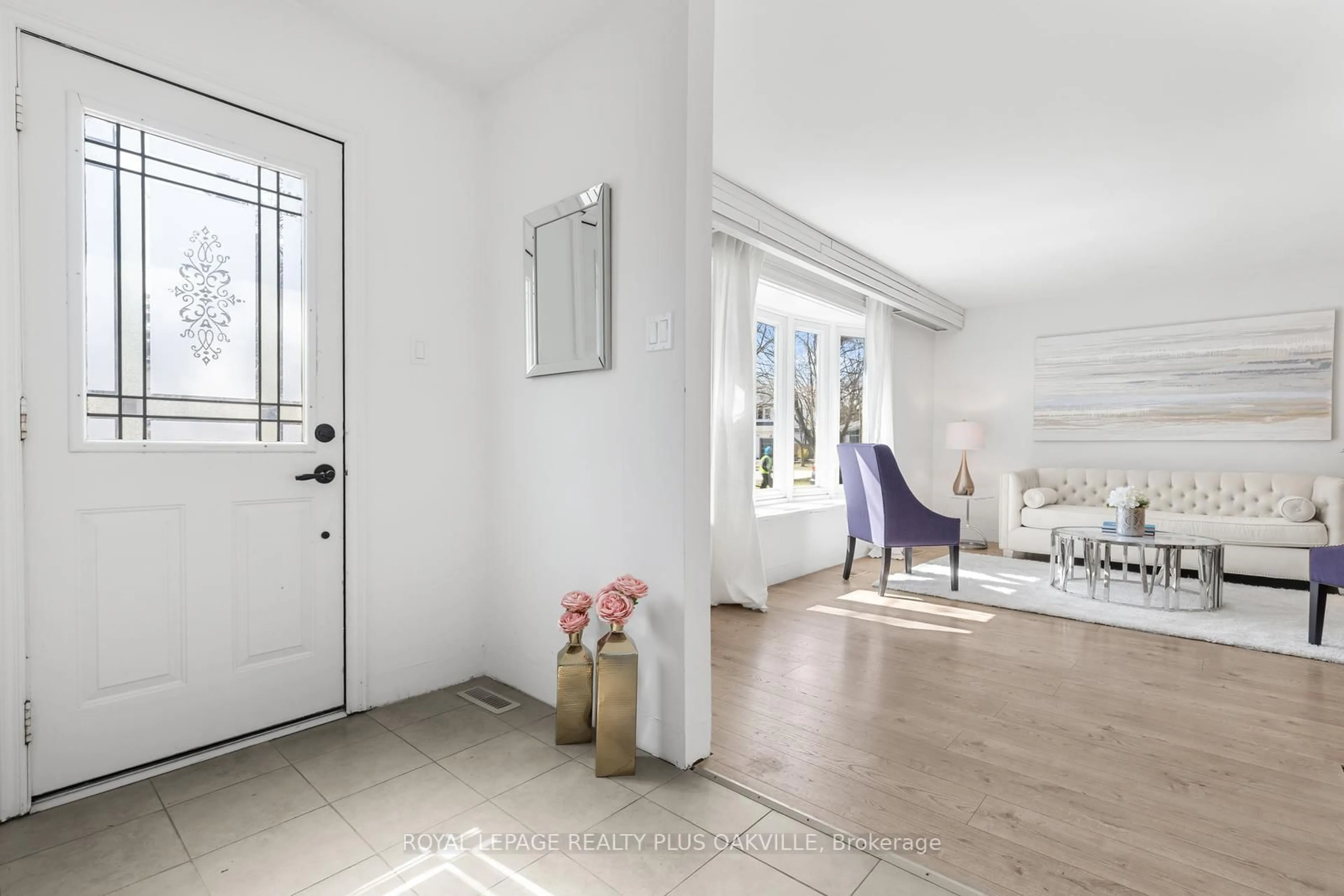 Indoor entryway for 467 Anthony Dr, Oakville Ontario L6J 2K6