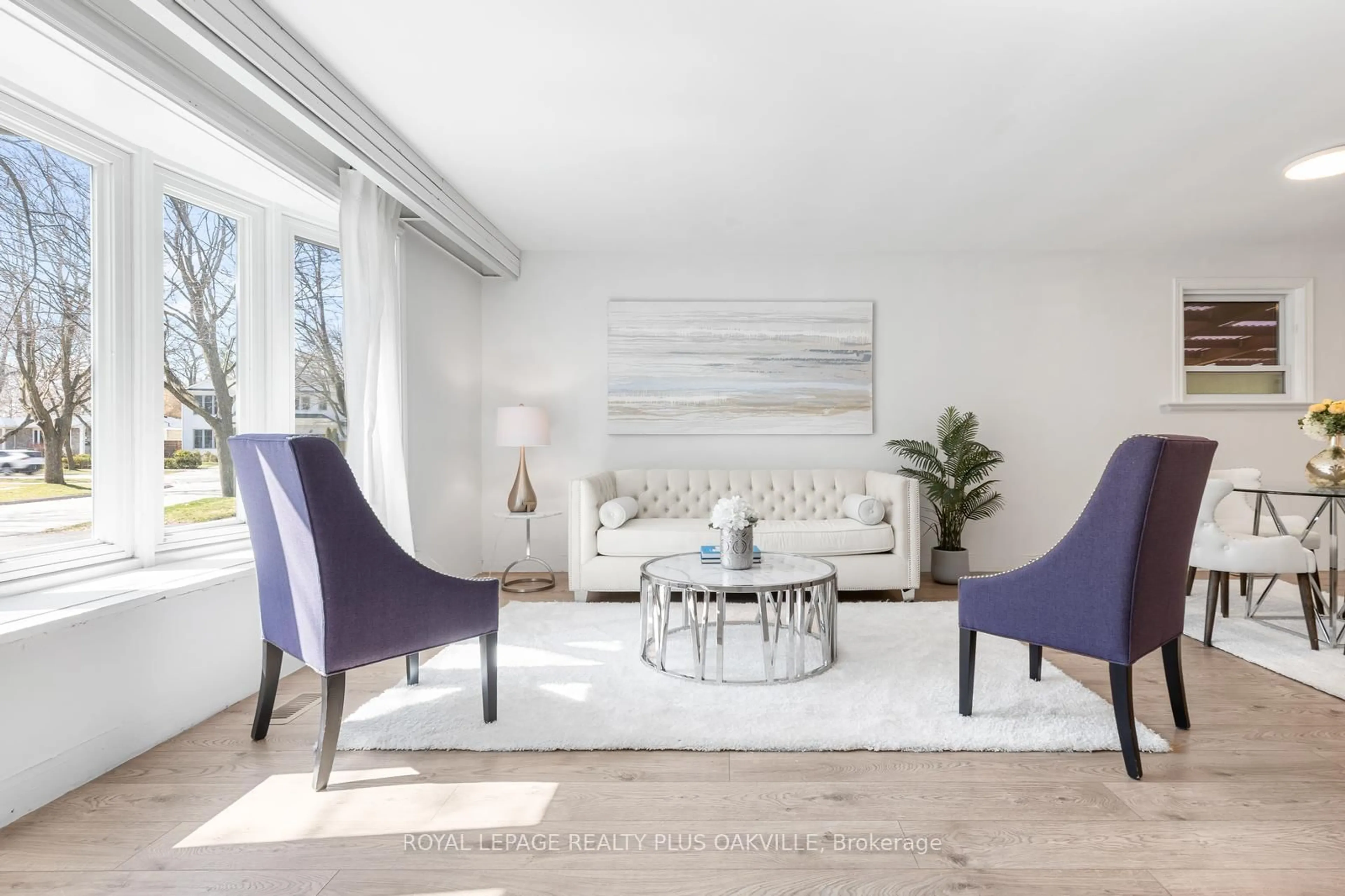 Living room with furniture, unknown for 467 Anthony Dr, Oakville Ontario L6J 2K6