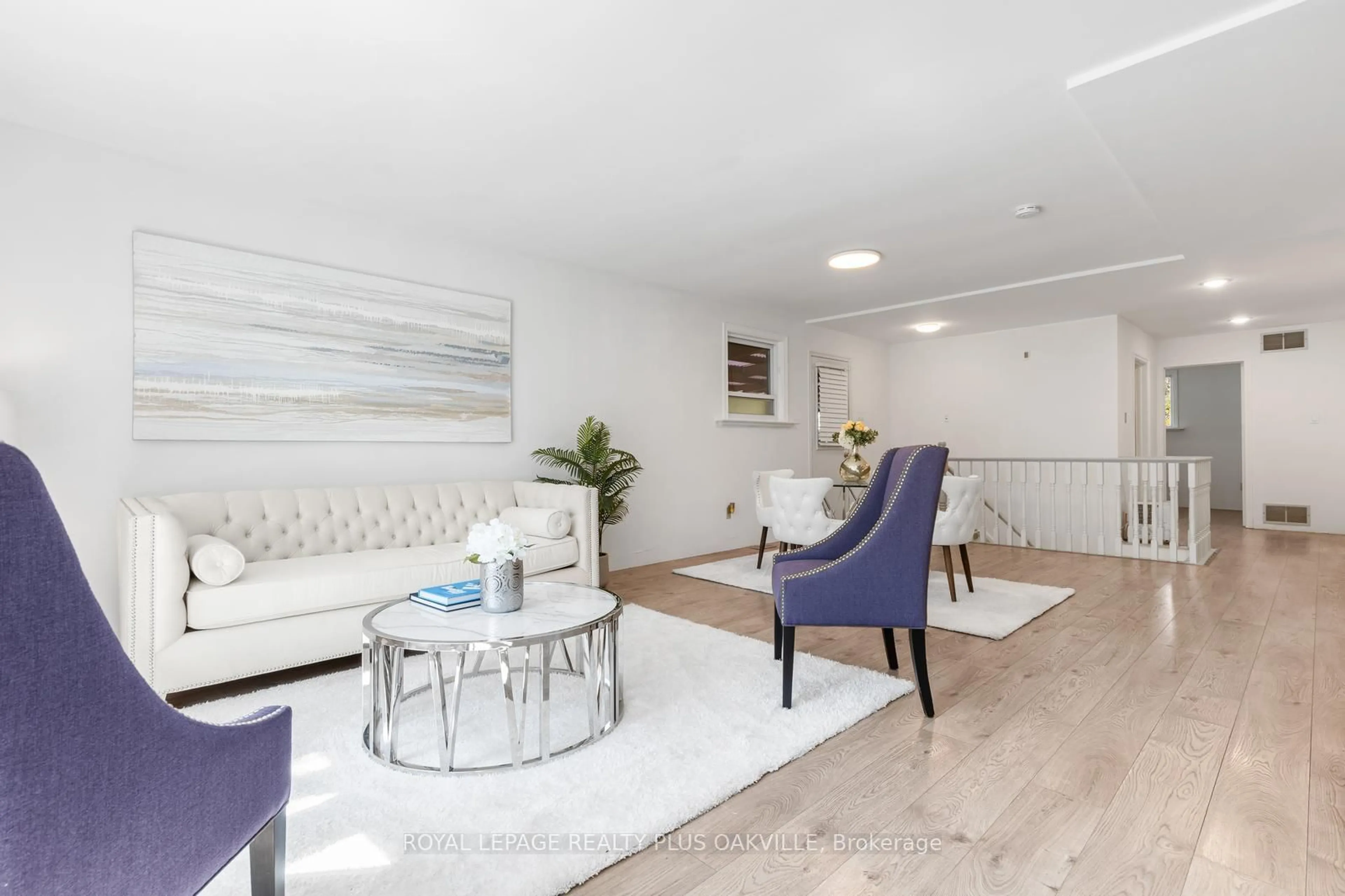 Living room with furniture, unknown for 467 Anthony Dr, Oakville Ontario L6J 2K6