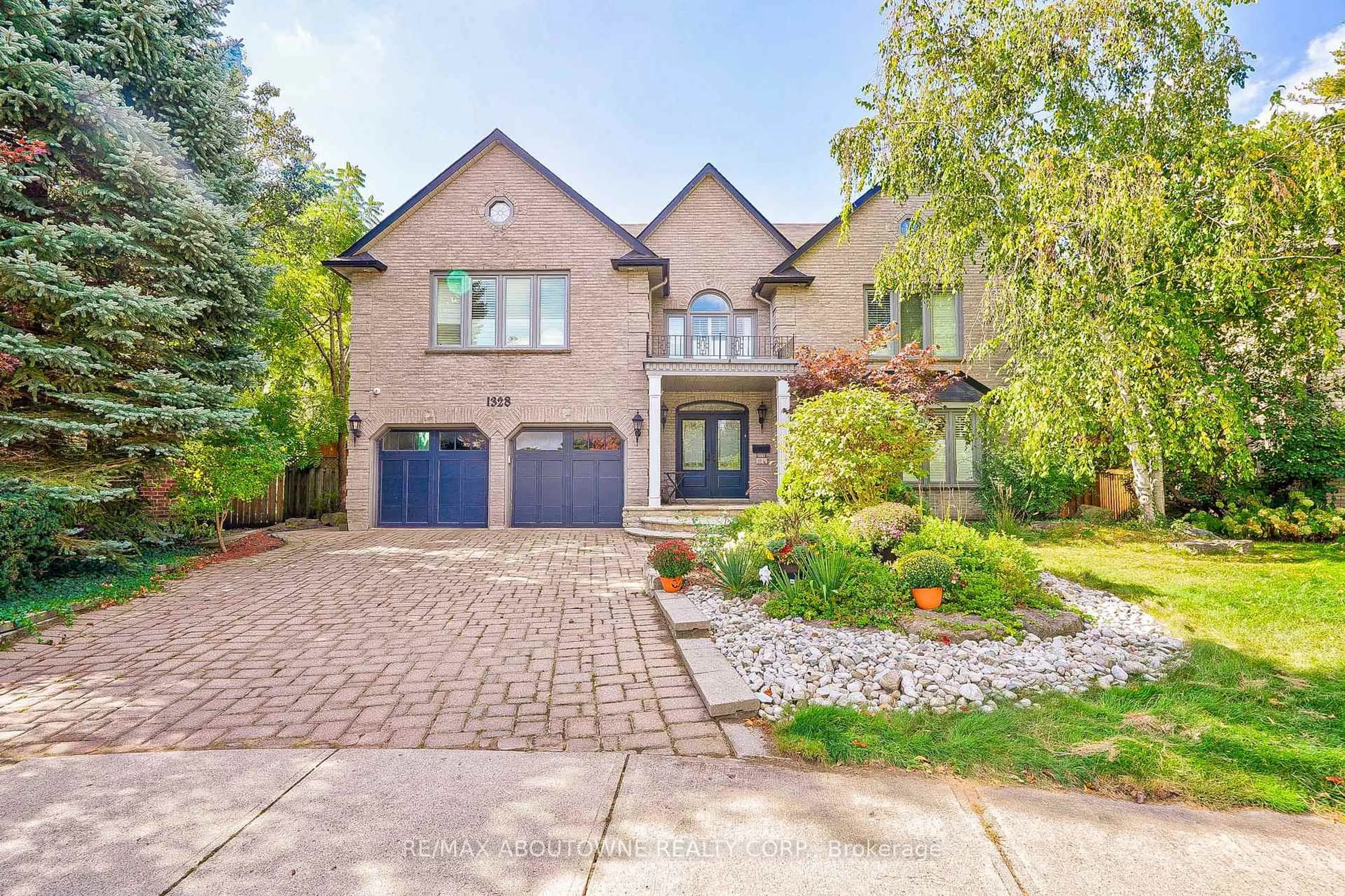 Home with brick exterior material, street for 1328 King Henry Crt, Oakville Ontario L6M 2Y6