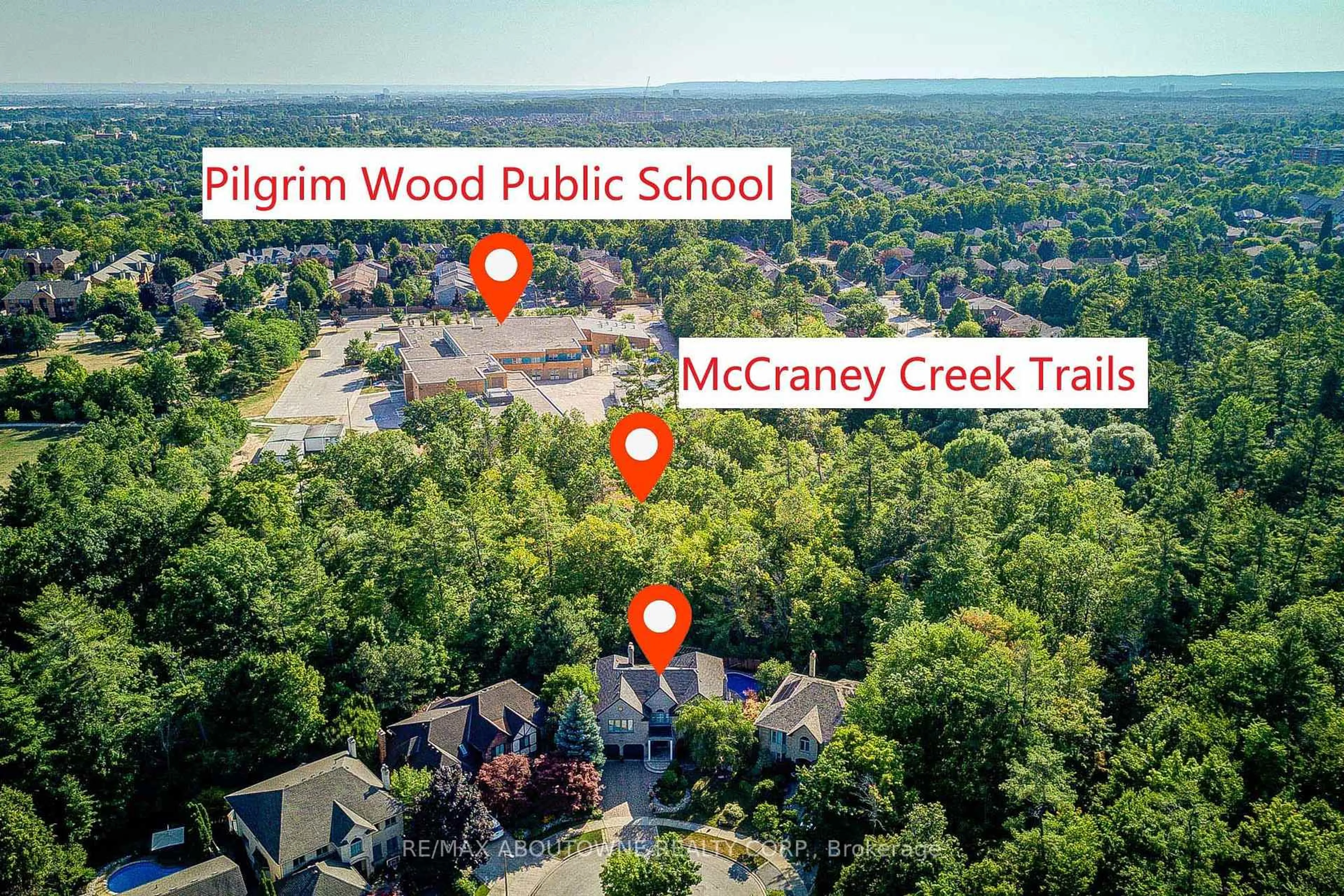 A pic from outside/outdoor area/front of a property/back of a property/a pic from drone, unknown for 1328 King Henry Crt, Oakville Ontario L6M 2Y6