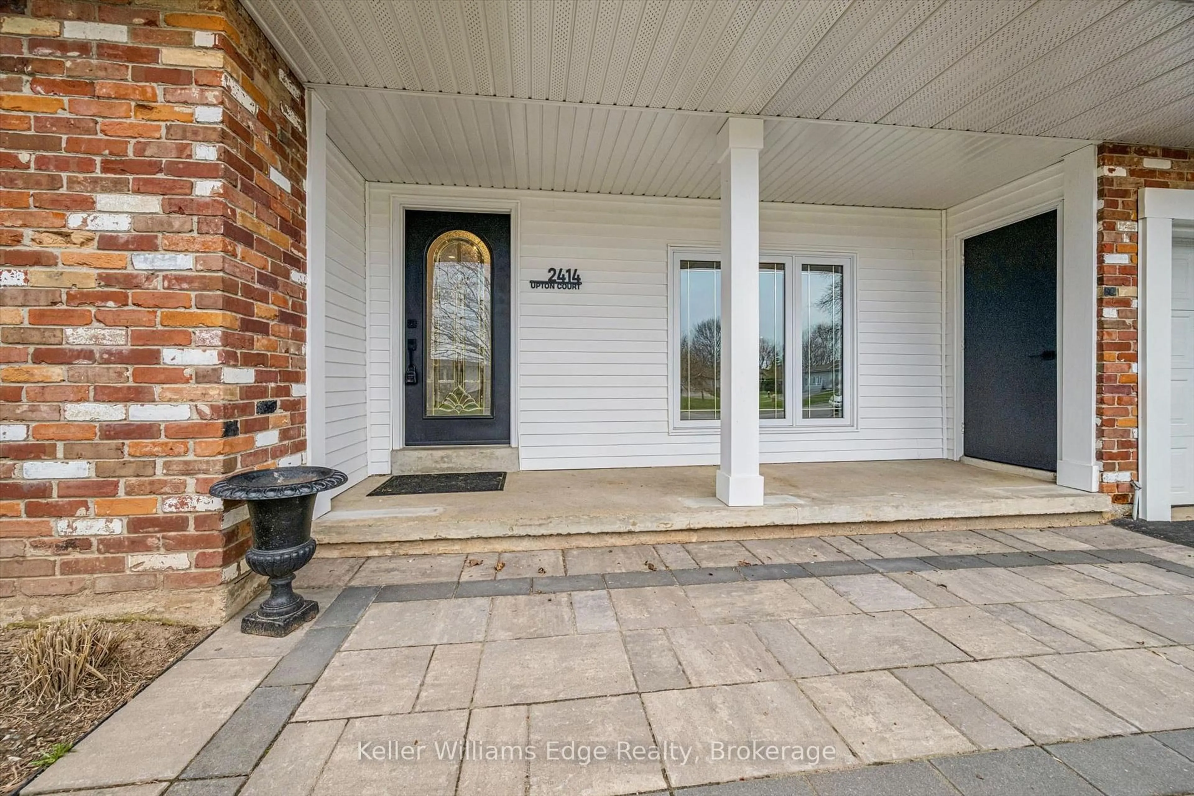 Unknown for 2414 Upton Crt, Oakville Ontario L6L 5E4