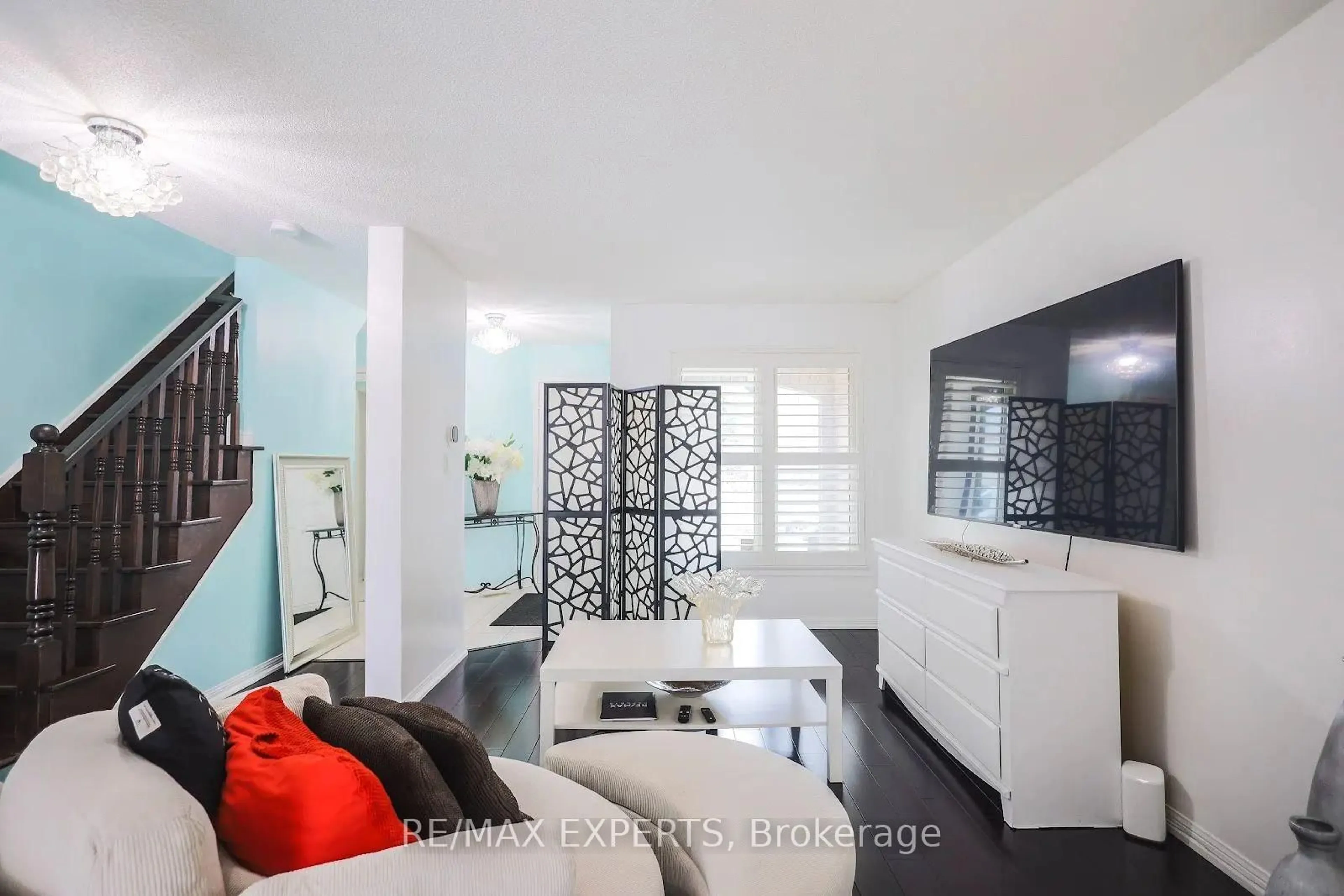 Living room with furniture, unknown for 50 Dusty Star Rd, Brampton Ontario L6R 1Y1