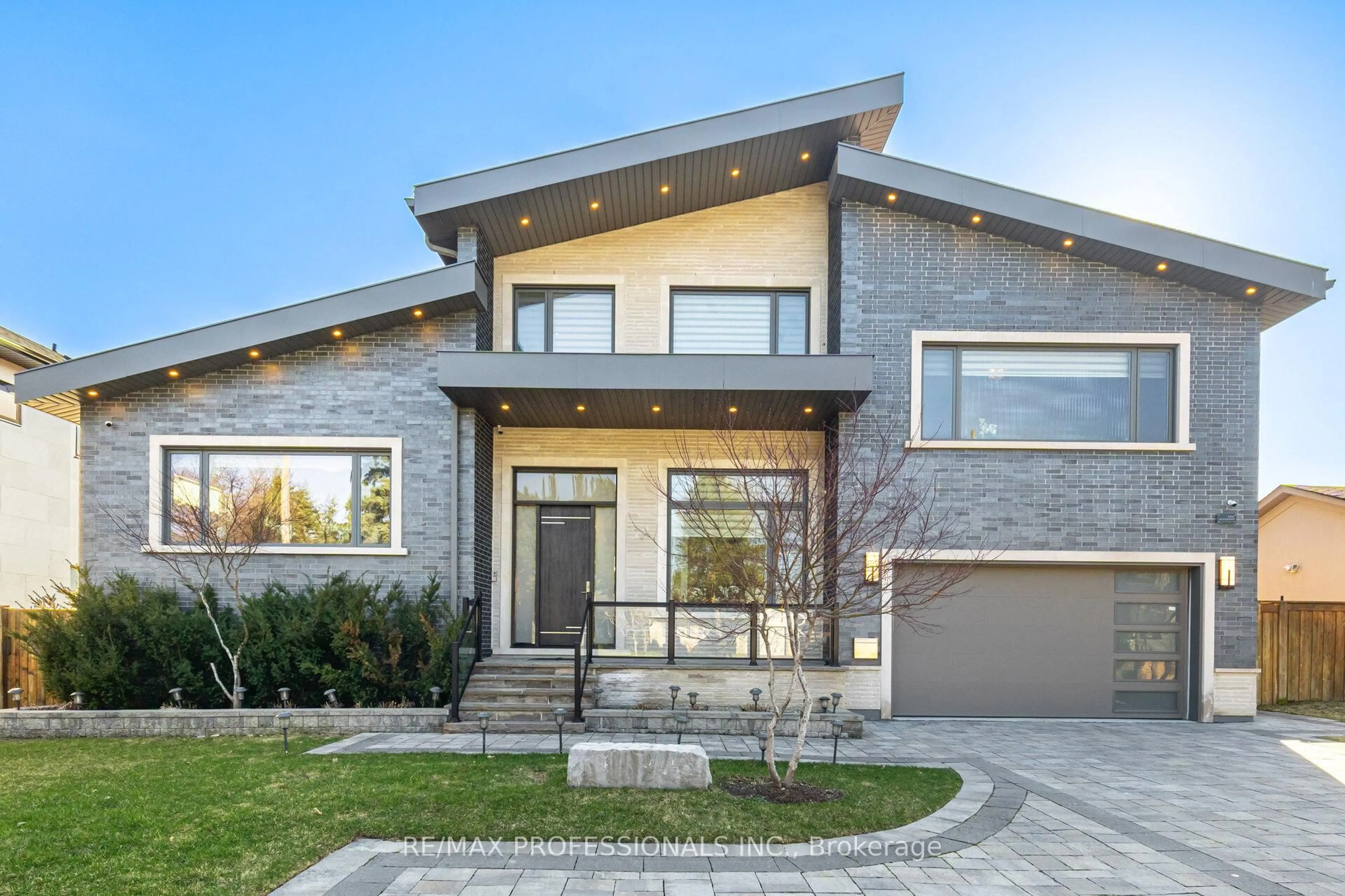 Home with brick exterior material, street for 466 The Kingsway, Toronto Ontario M9A 3W4