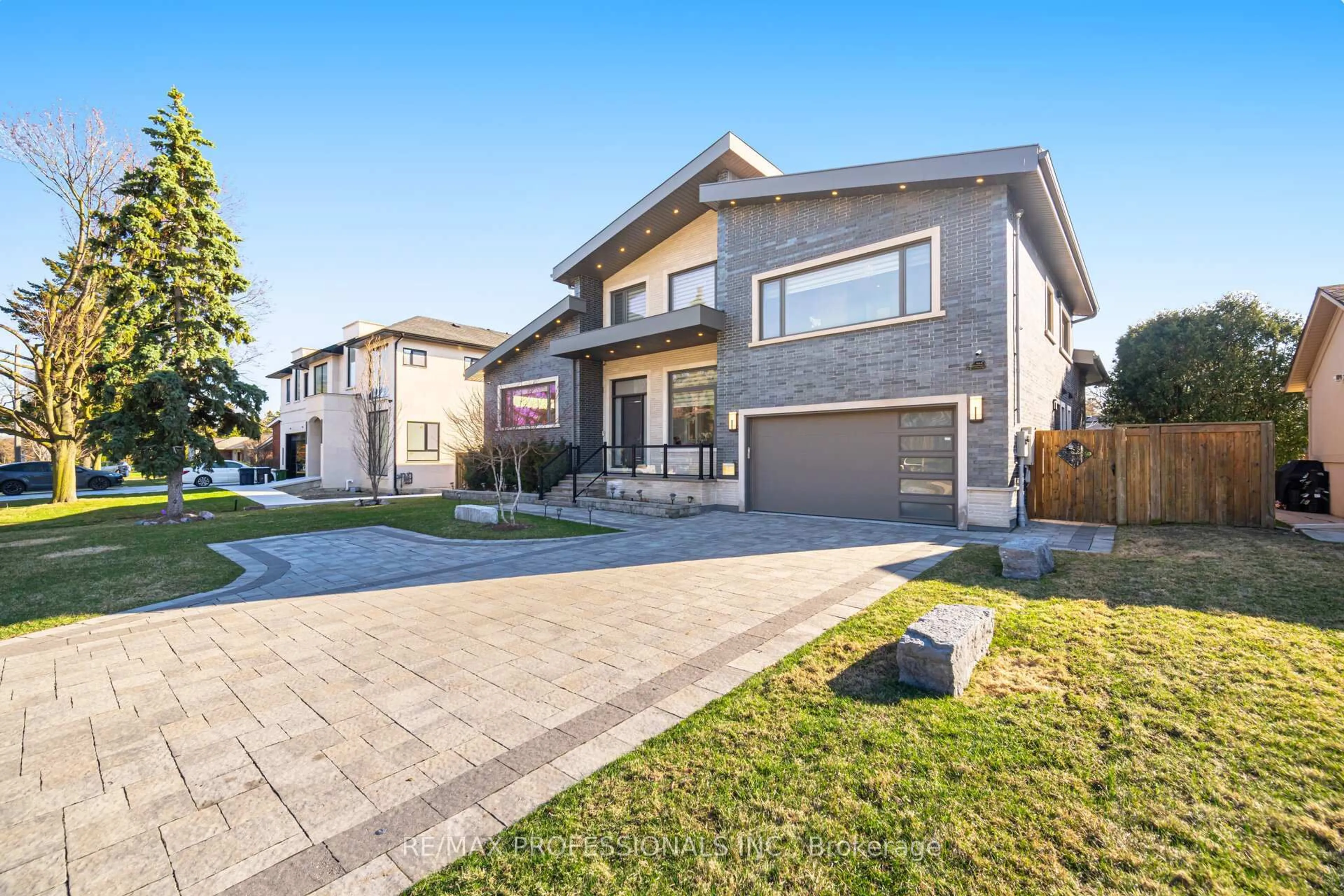 Home with brick exterior material, street for 466 The Kingsway, Toronto Ontario M9A 3W4