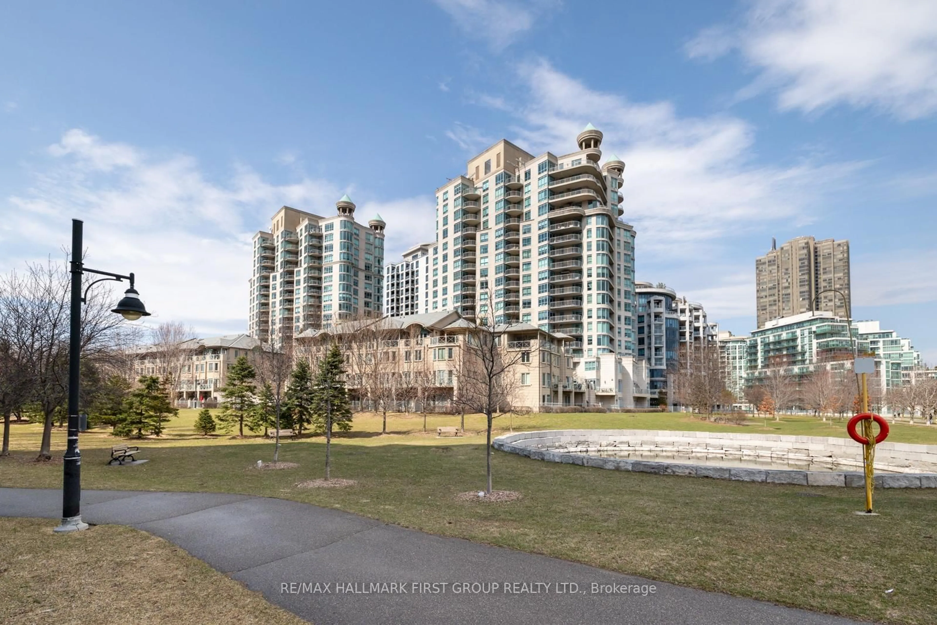 Blurry image for 2111 Lake Shore Blvd #705, Toronto Ontario M8V 4B2