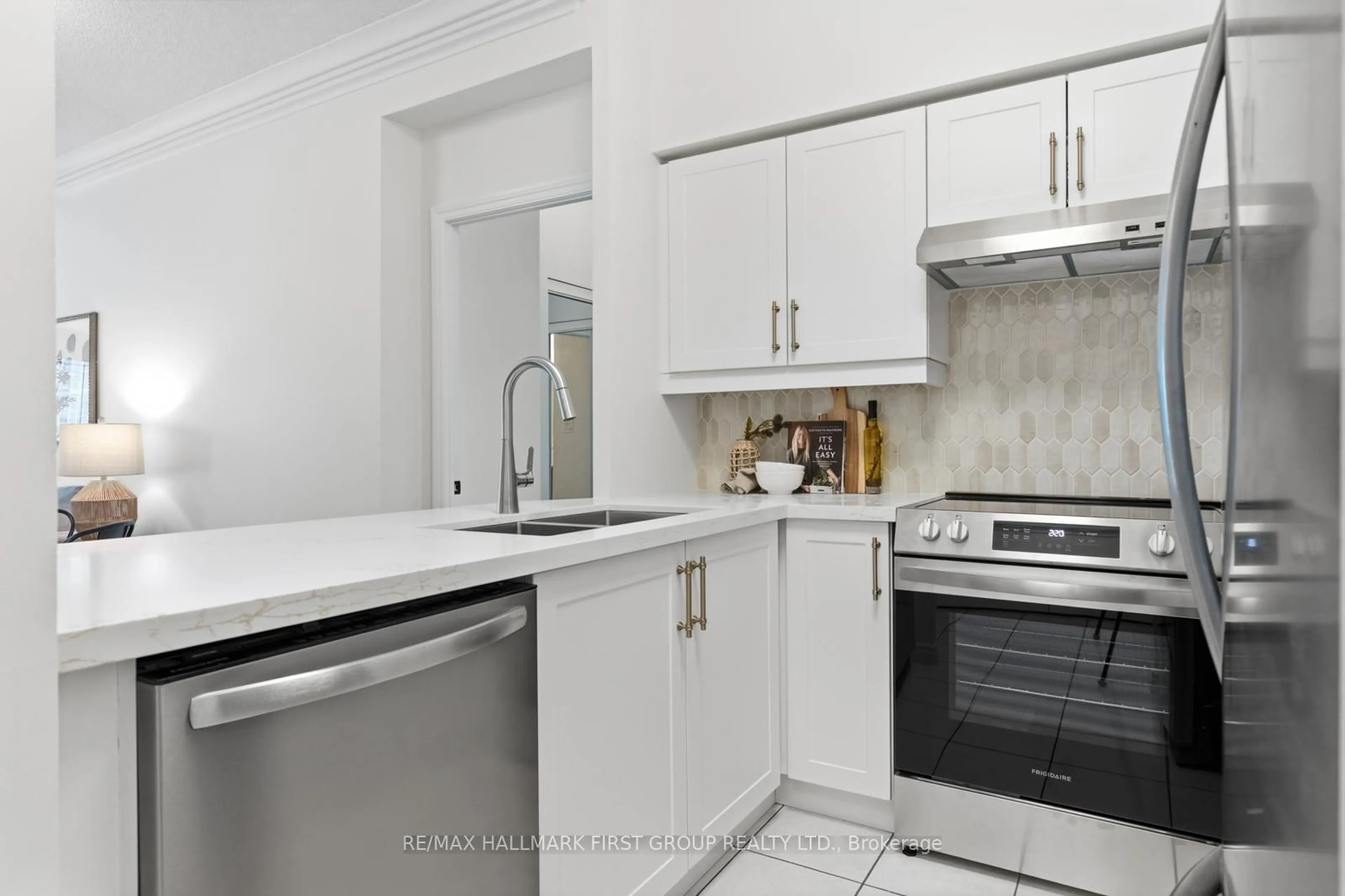 Standard kitchen, unknown for 2111 Lake Shore Blvd #705, Toronto Ontario M8V 4B2