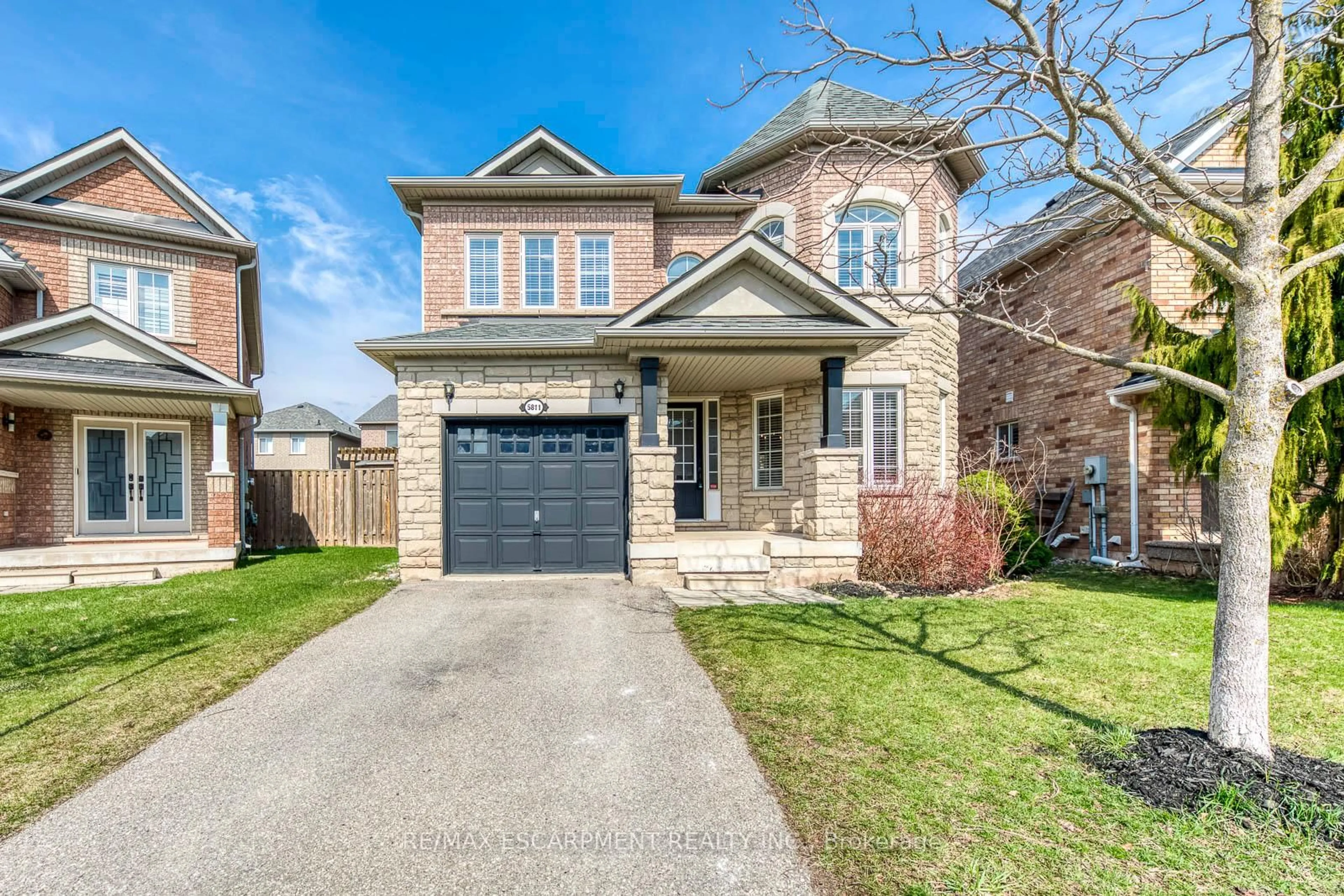 Home with brick exterior material, street for 5811 Page Cres, Burlington Ontario L7L 7N9