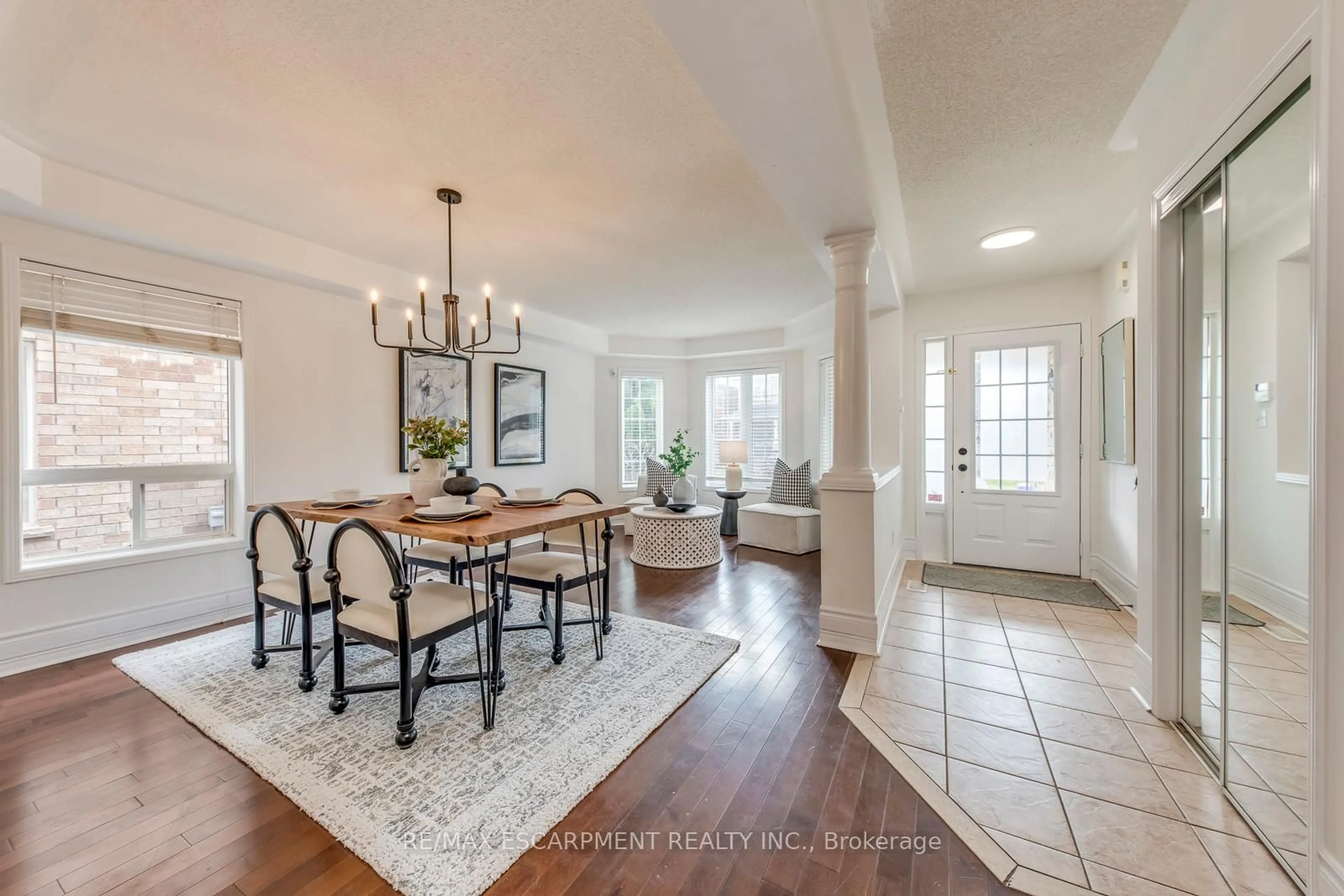 Unknown for 5811 Page Cres, Burlington Ontario L7L 7N9