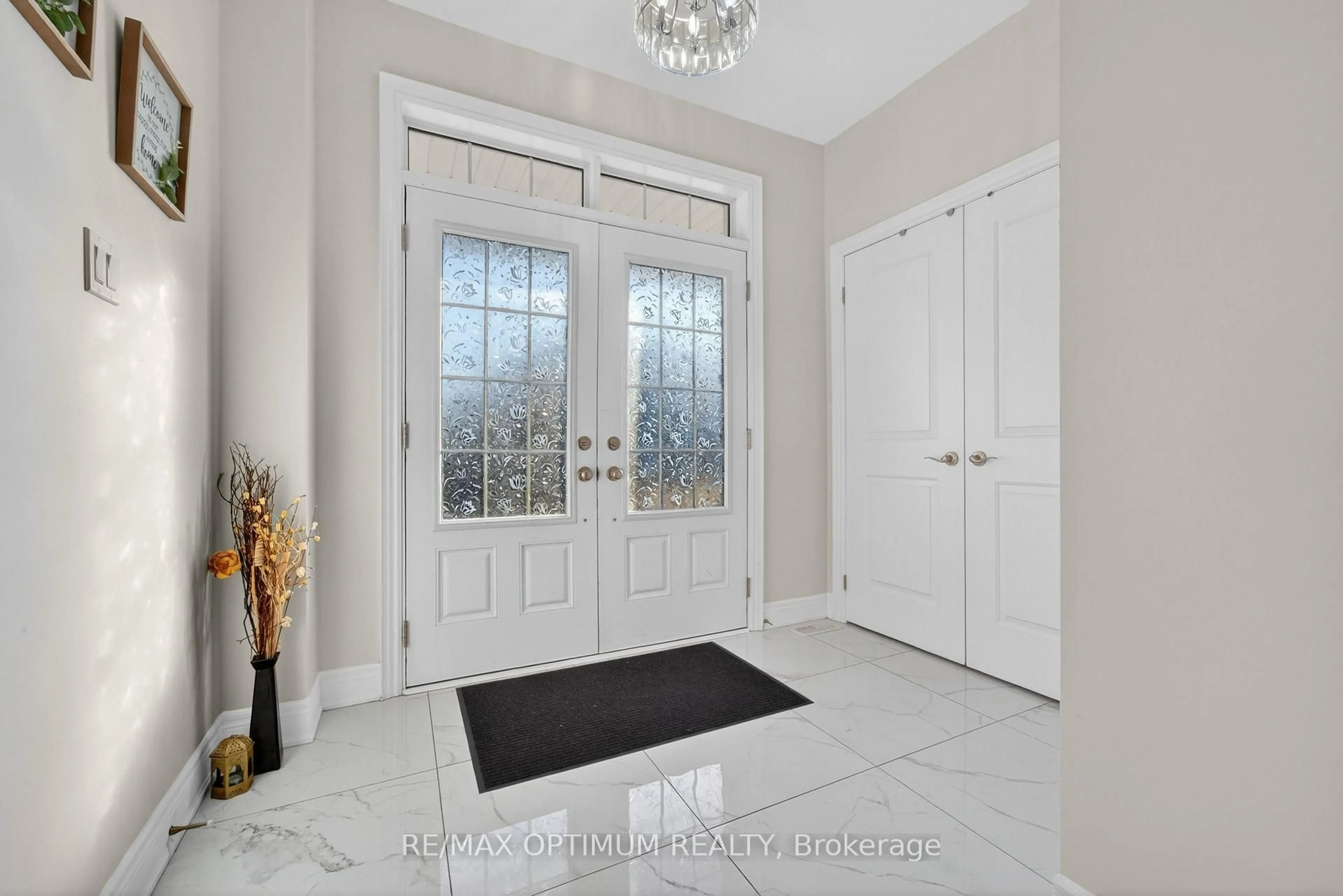 Indoor entryway for 5 Blue Silo Way, Brampton Ontario L6X 5P5