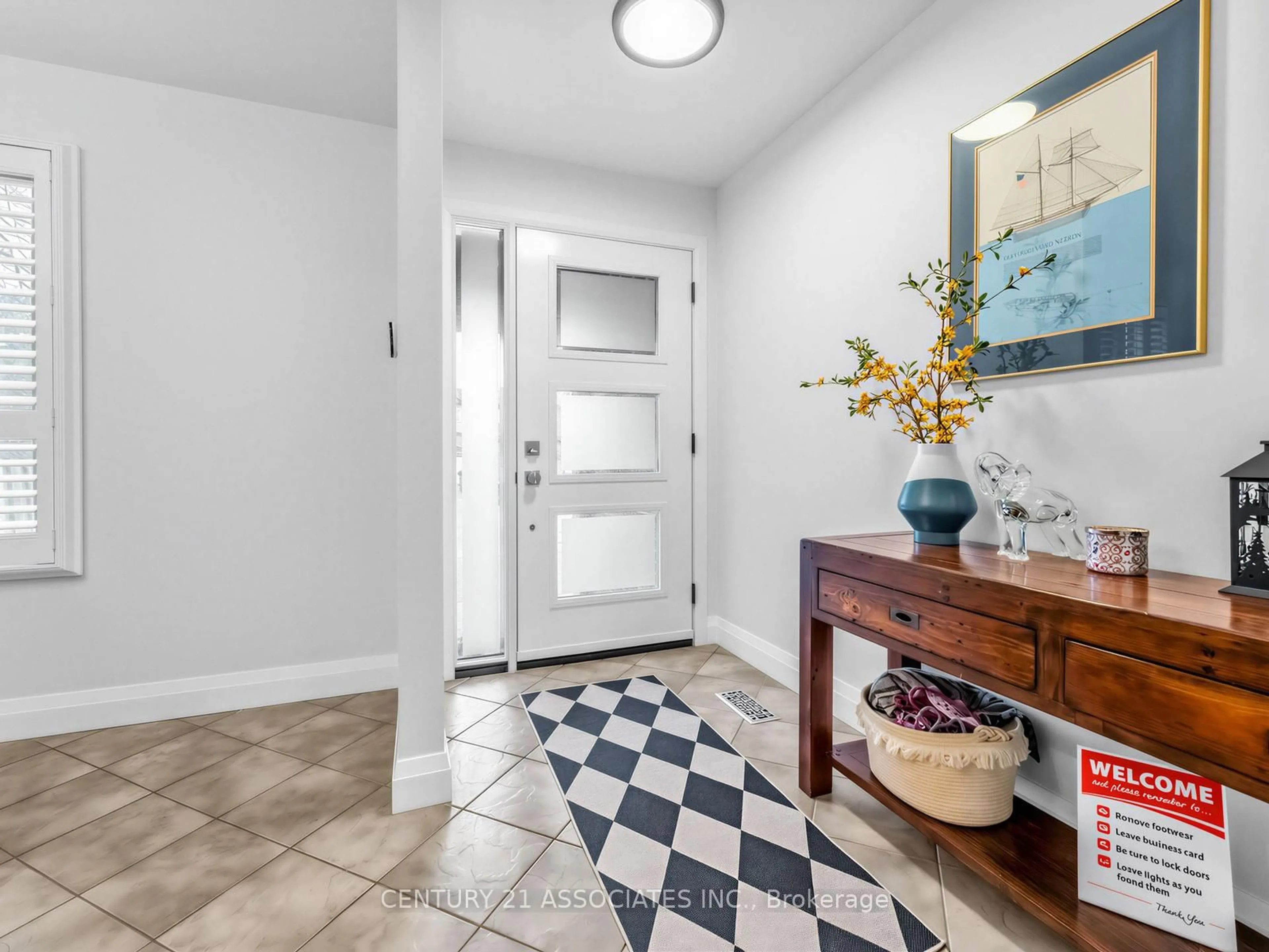 Indoor entryway for 4049 Teakwood Dr, Mississauga Ontario L5C 3L2