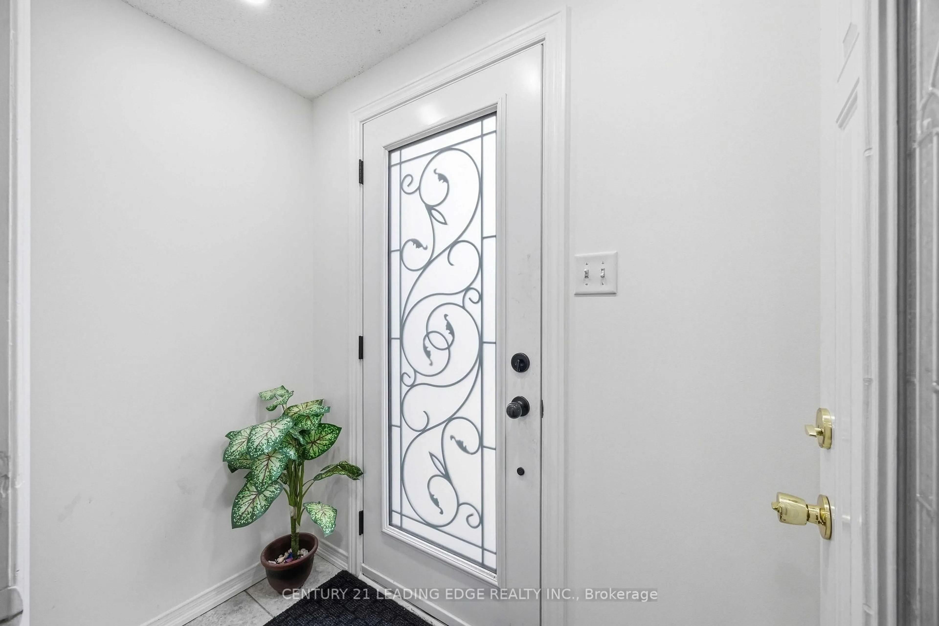 Indoor entryway for 38 Viella St, Toronto Ontario M6N 5C8