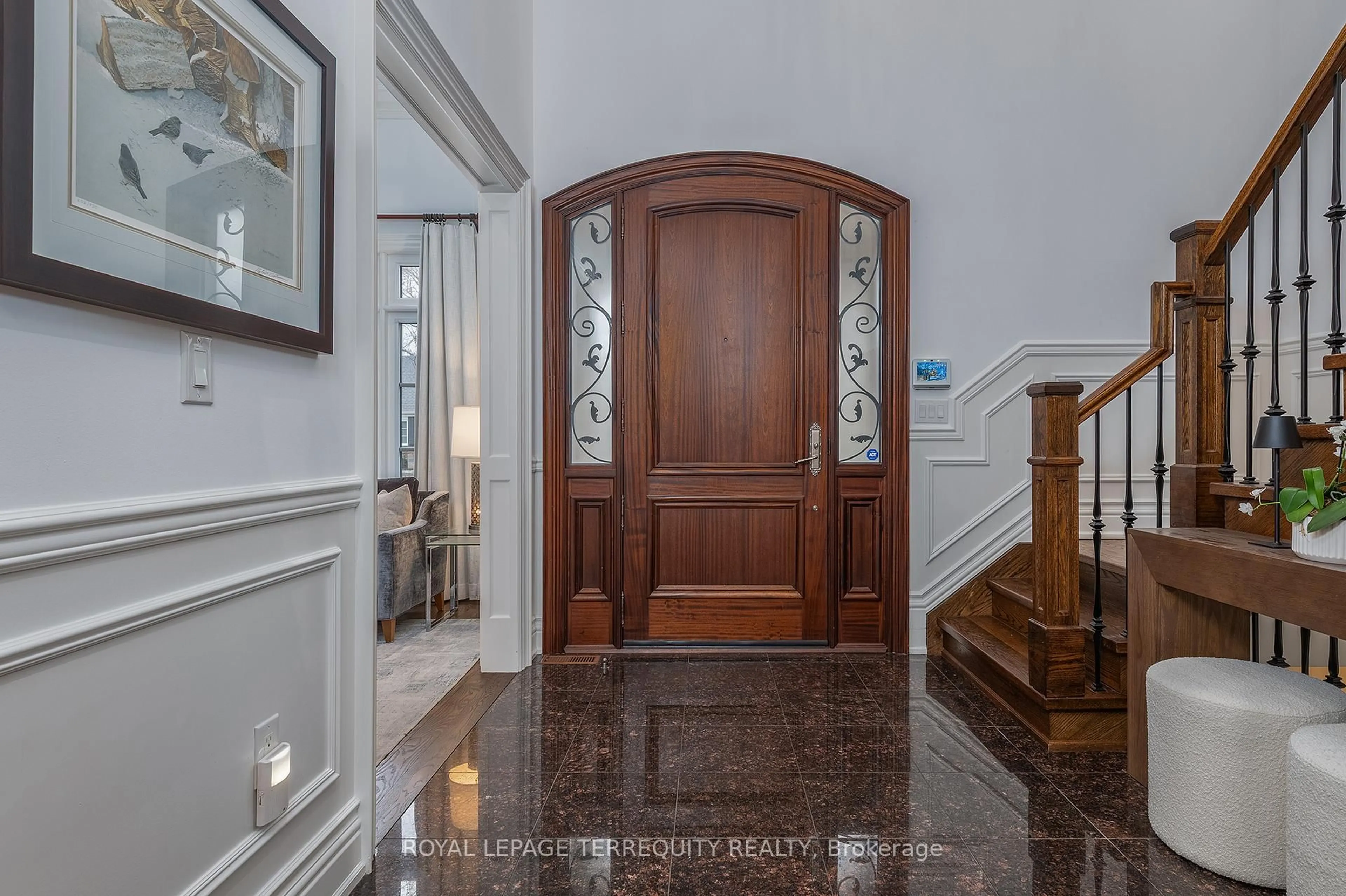 Indoor entryway for 11 Chestnut Hills Pkwy, Toronto Ontario M9A 3P7