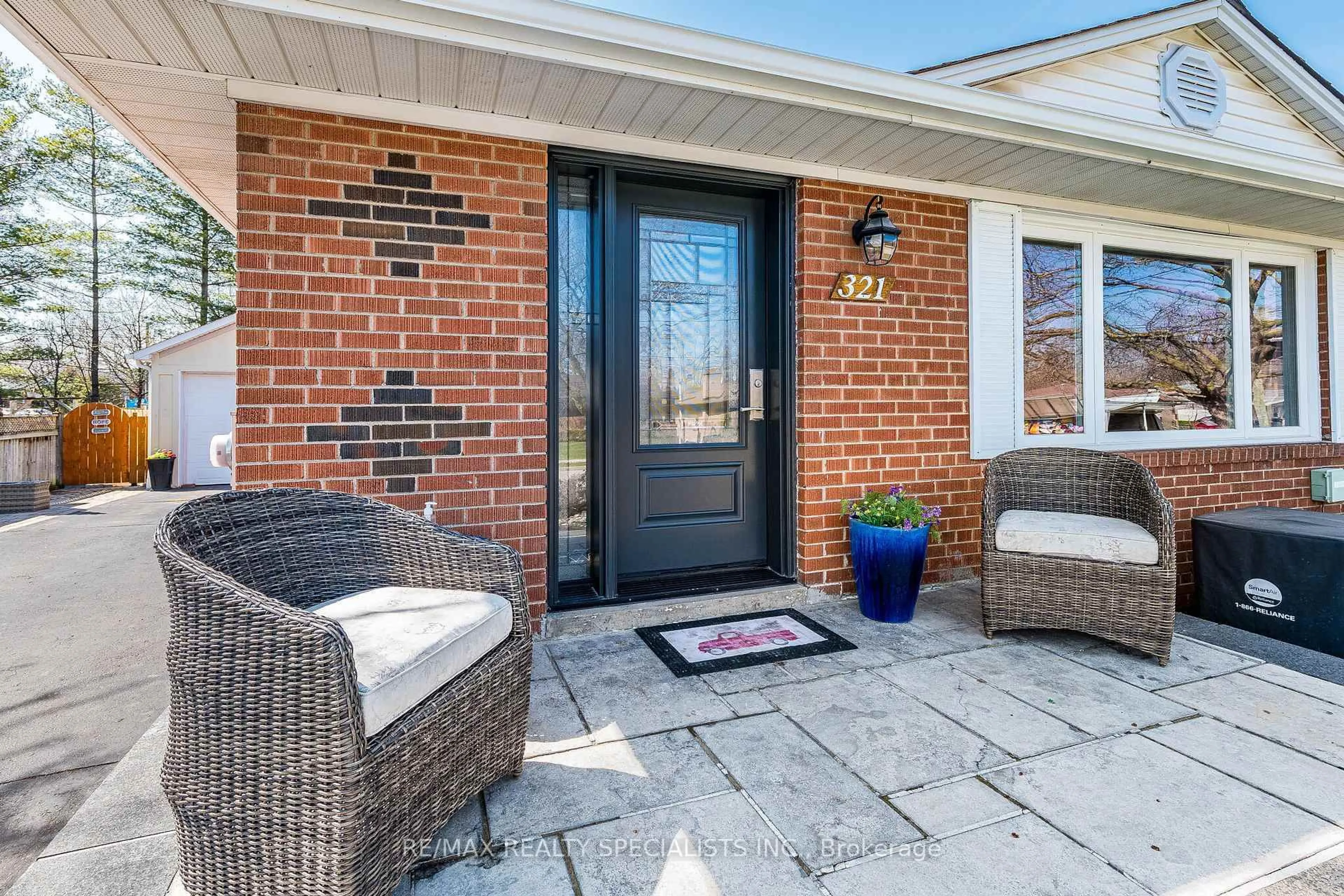 Home with brick exterior material, unknown for 321 Kingsleigh Crt, Milton Ontario L9T 1X6